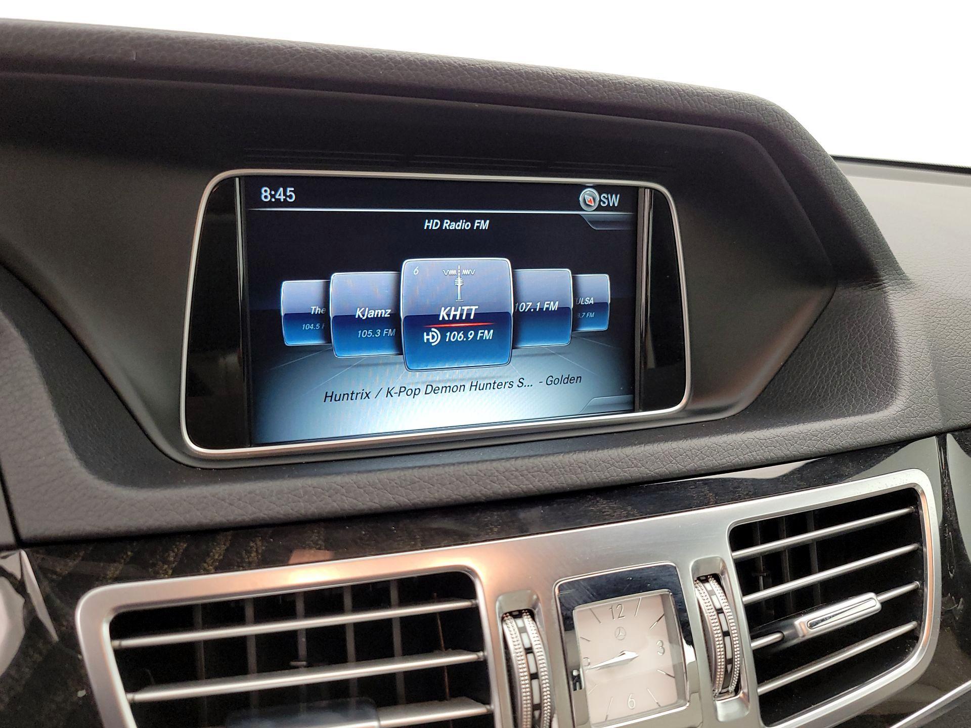 Thumbnail: 2016 Mercedes-Benz E-Class - 16
