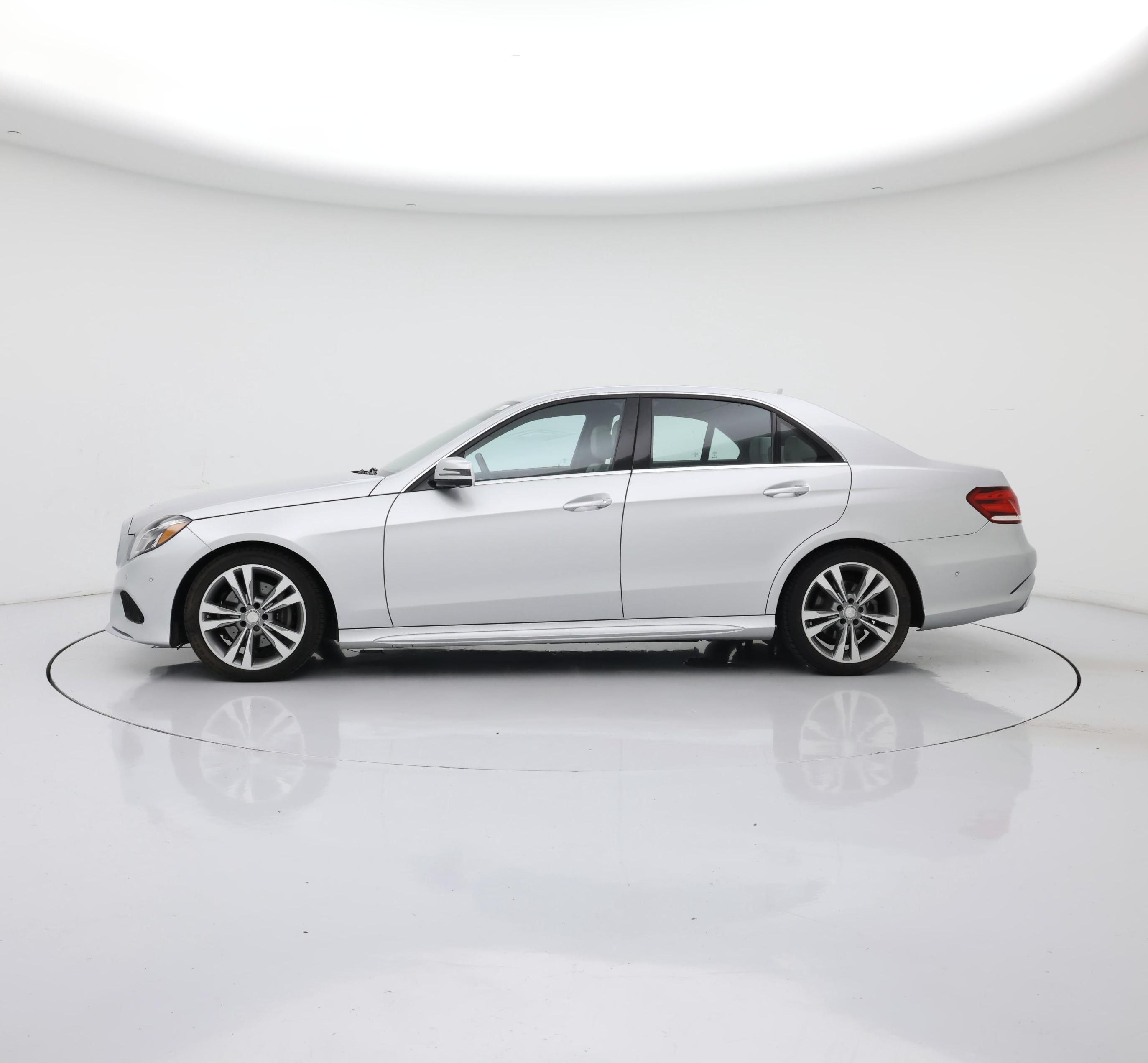 Thumbnail: 2016 Mercedes-Benz E-Class - 3