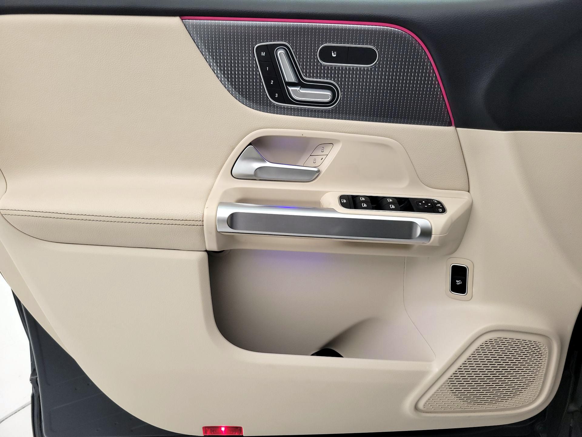 Thumbnail: 2020 Mercedes-Benz GLB - 12