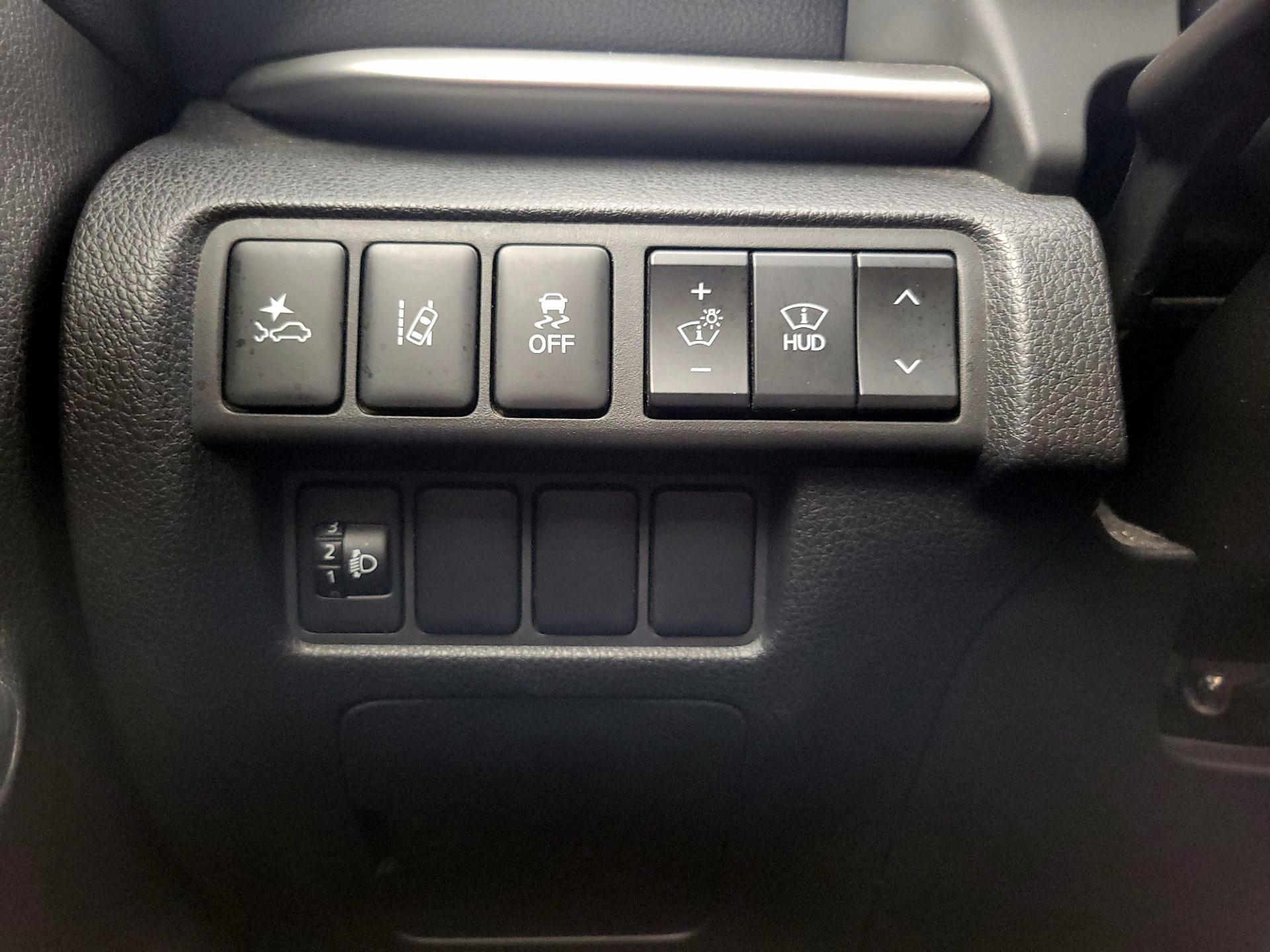Thumbnail: 2019 Mitsubishi Eclipse Cross - 13