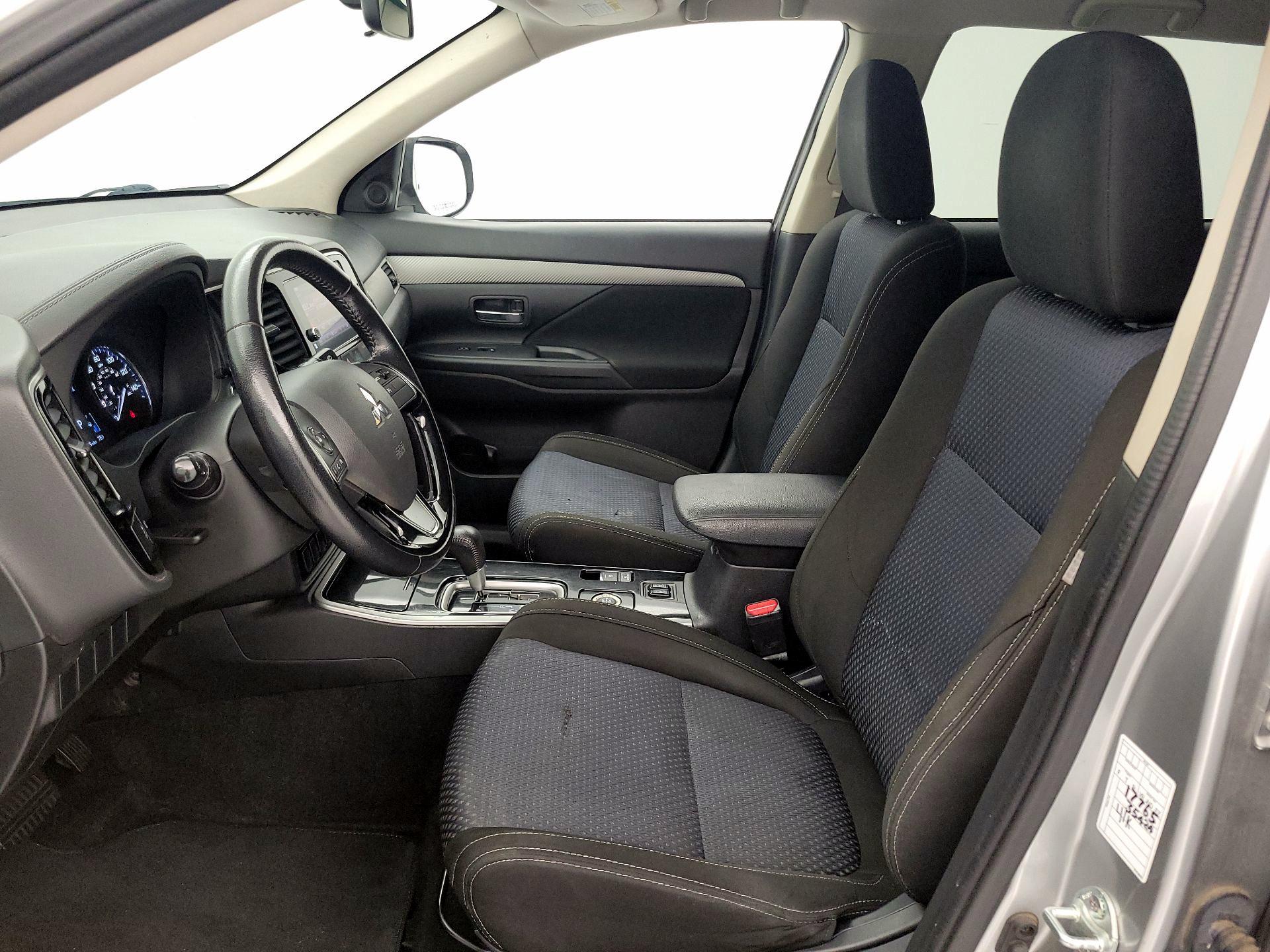 Thumbnail: 2018 Mitsubishi Outlander - 11