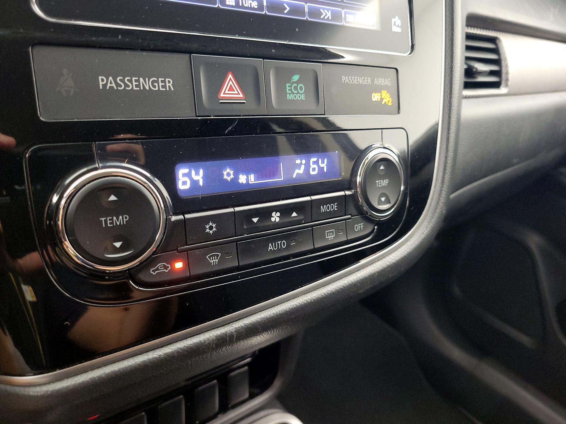 Thumbnail: 2018 Mitsubishi Outlander - 16