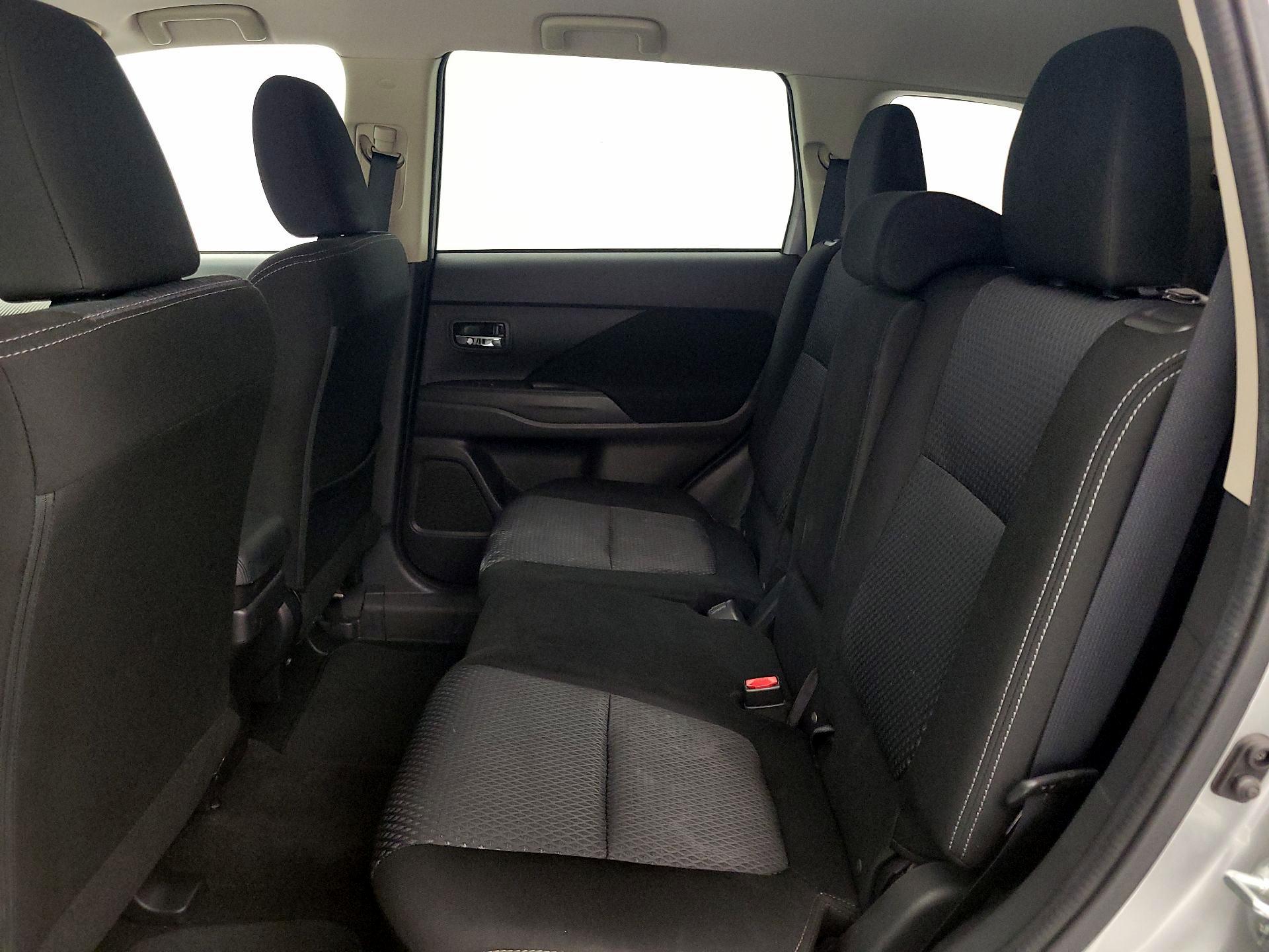 Thumbnail: 2018 Mitsubishi Outlander - 19
