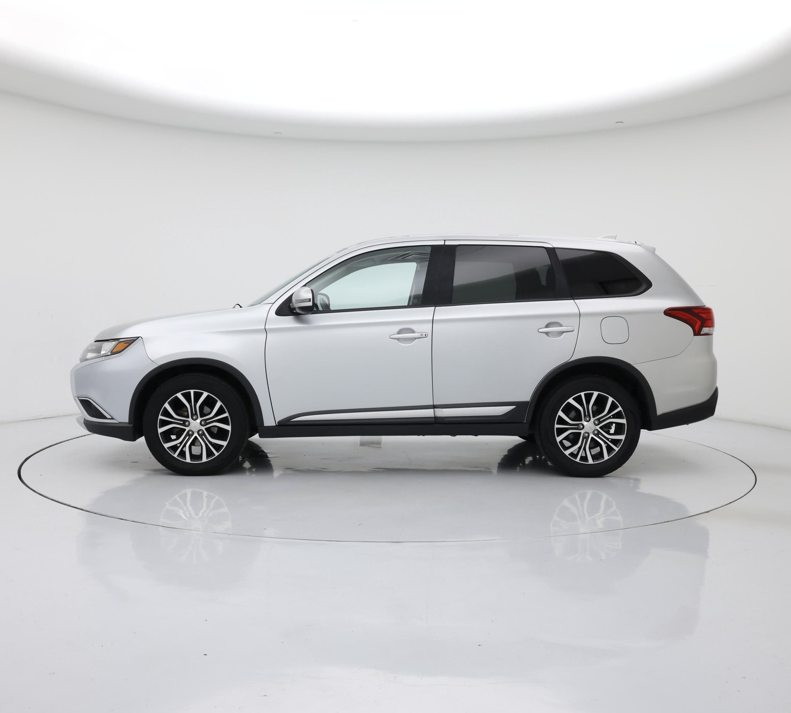 Thumbnail: 2018 Mitsubishi Outlander - 3