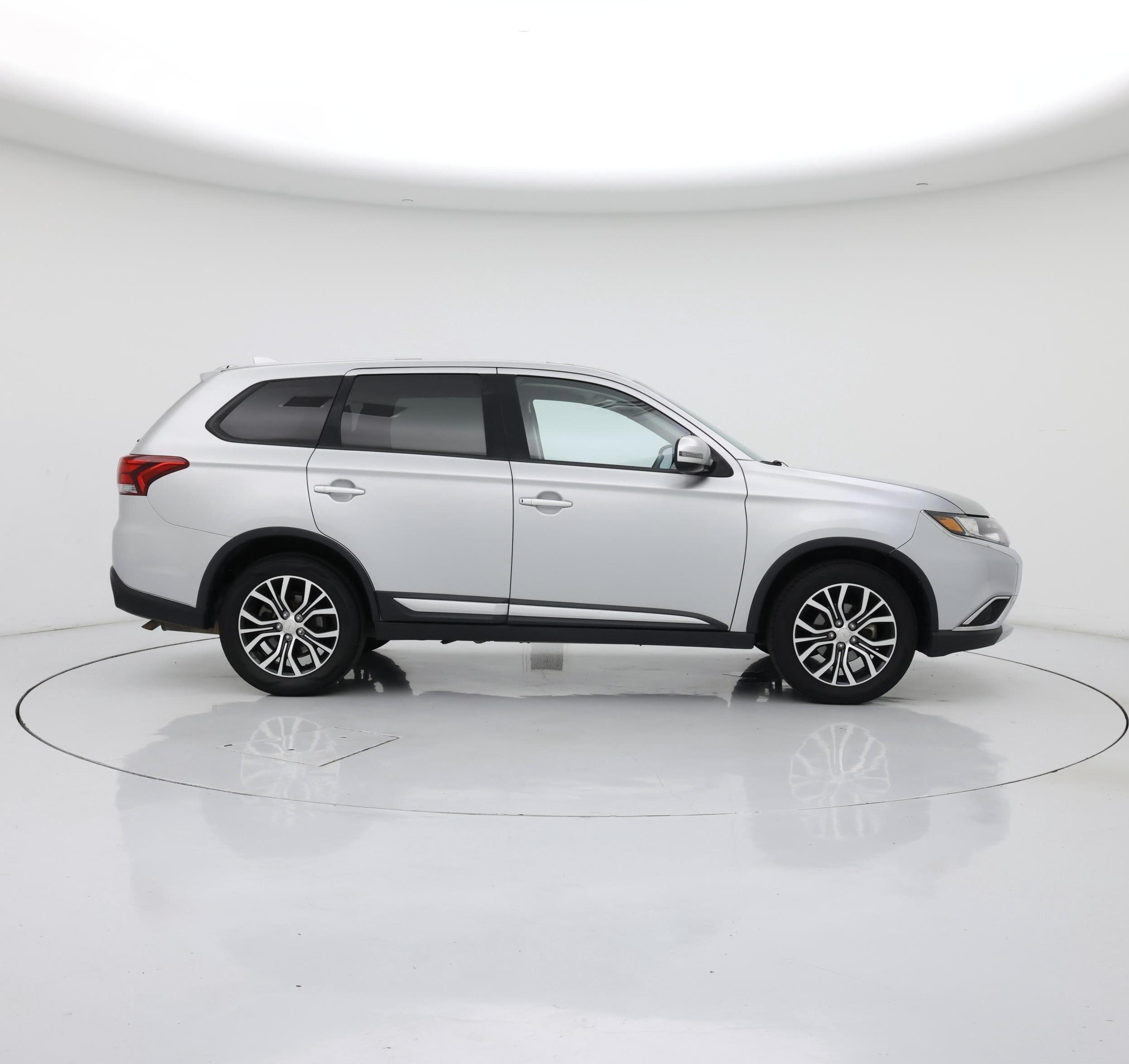 Thumbnail: 2018 Mitsubishi Outlander - 7