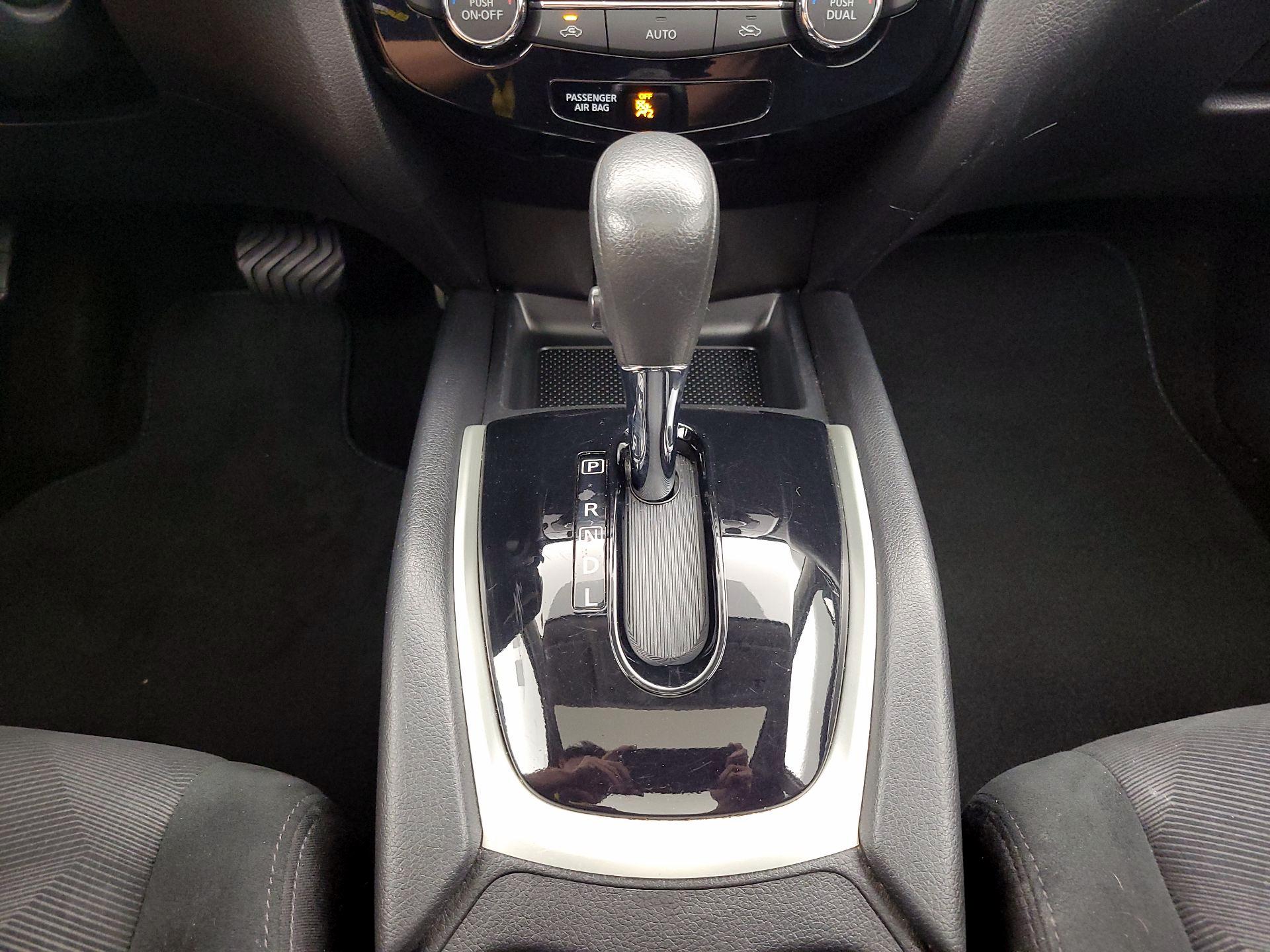 Thumbnail: 2016 Nissan Rogue - 17