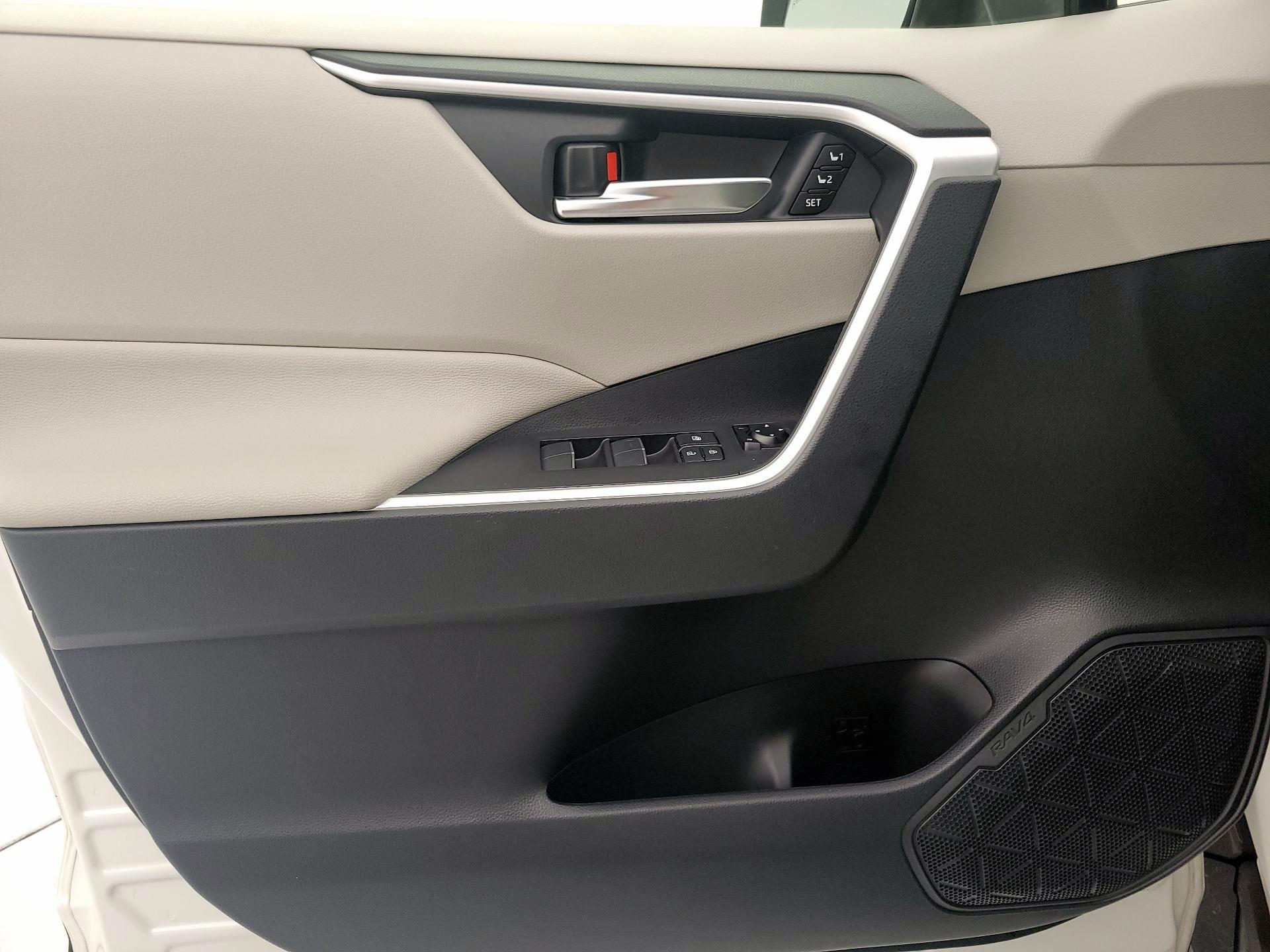 Thumbnail: 2021 Toyota RAV4 - 12