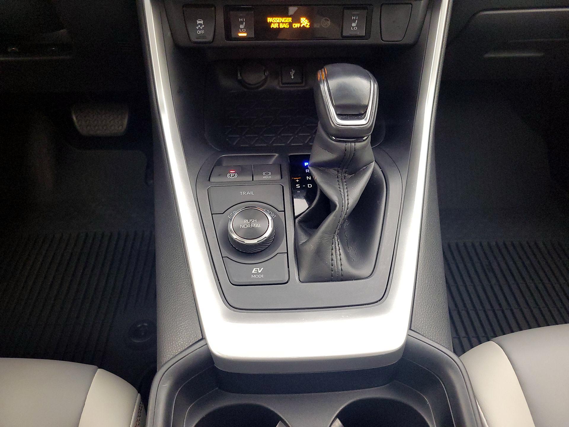 Thumbnail: 2021 Toyota RAV4 - 17