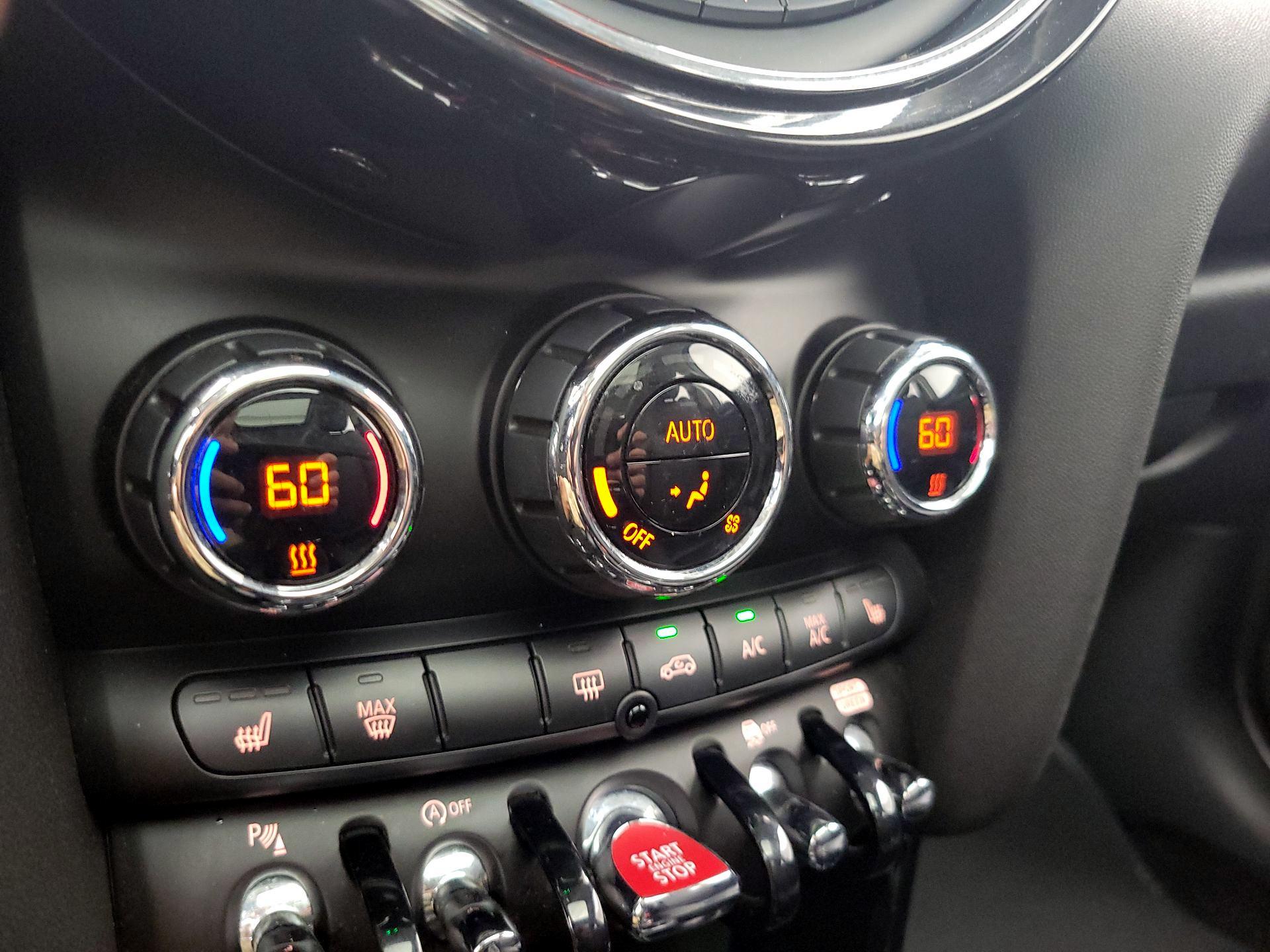 Thumbnail: 2018 MINI Cooper Hardtop - 17