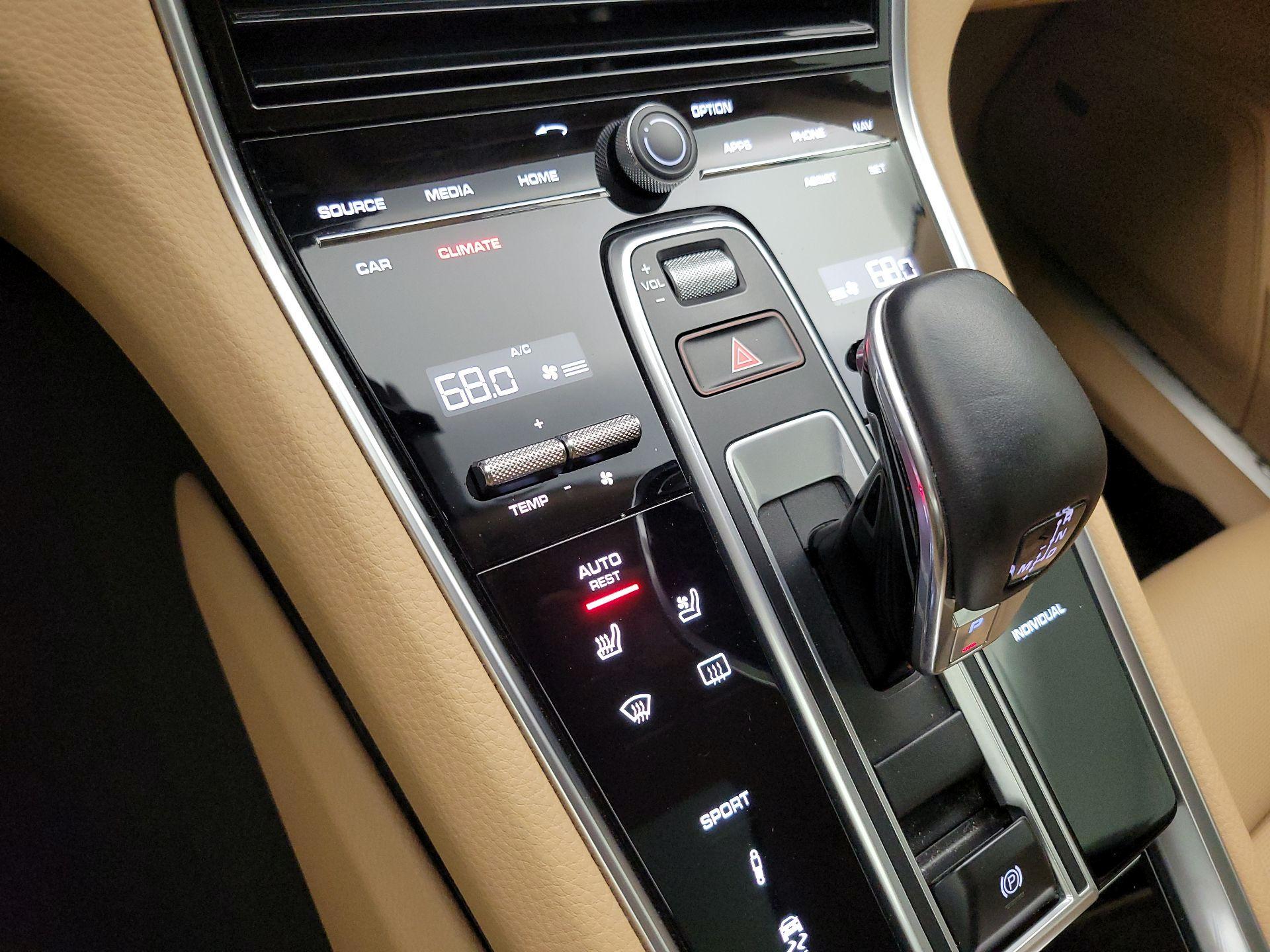 Thumbnail: 2018 Porsche Panamera - 17