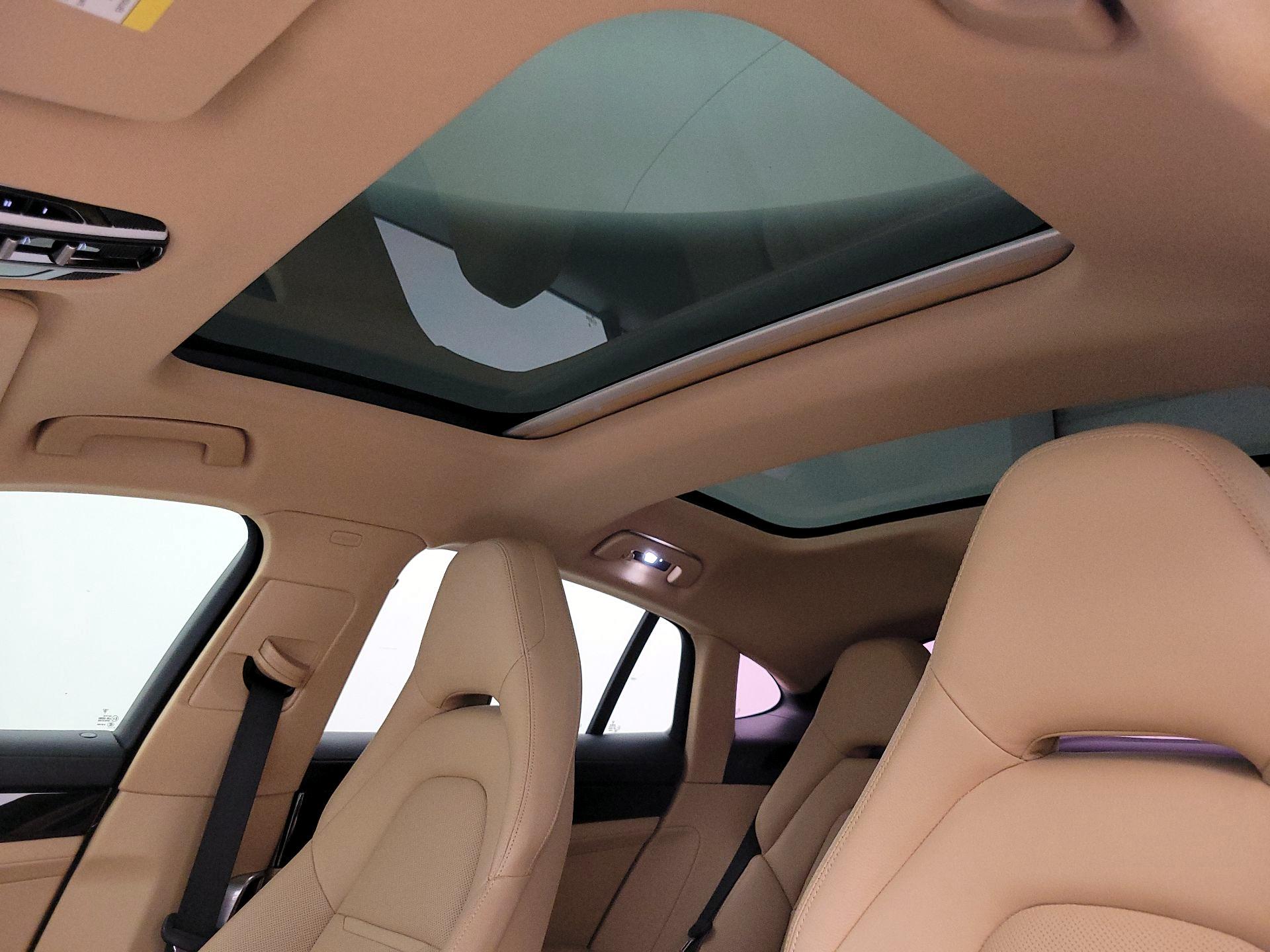 Thumbnail: 2018 Porsche Panamera - 20