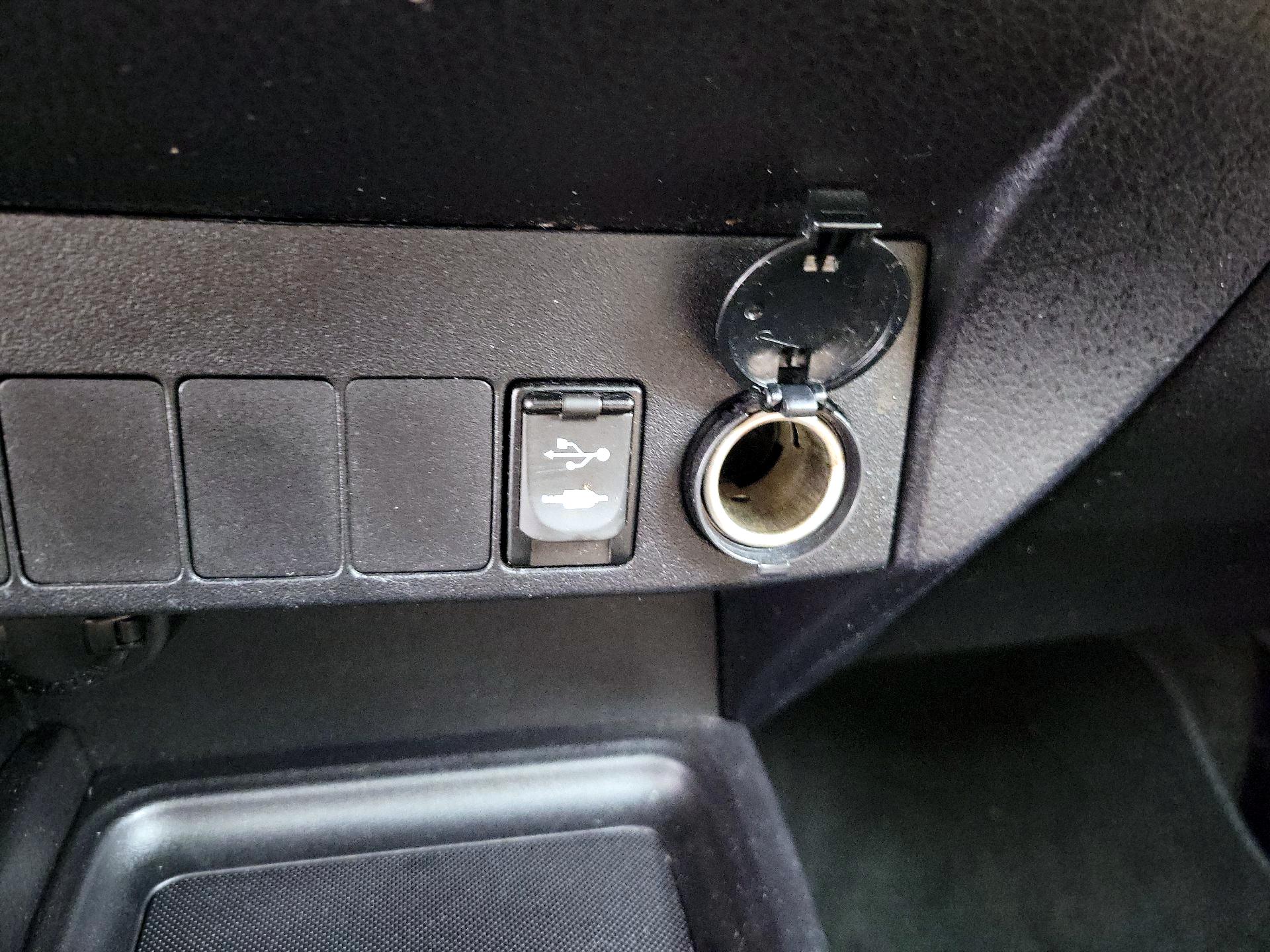 Thumbnail: 2015 Toyota RAV4 - 18