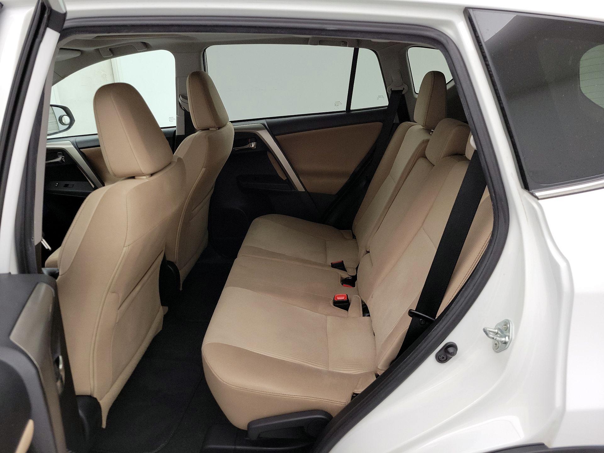 Thumbnail: 2015 Toyota RAV4 - 20