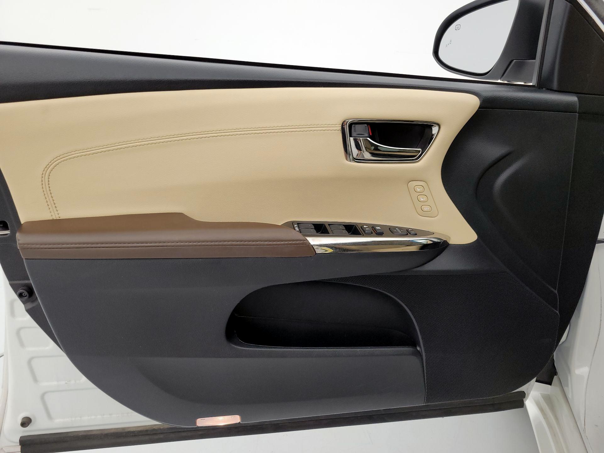 Thumbnail: 2016 Toyota Avalon - 12