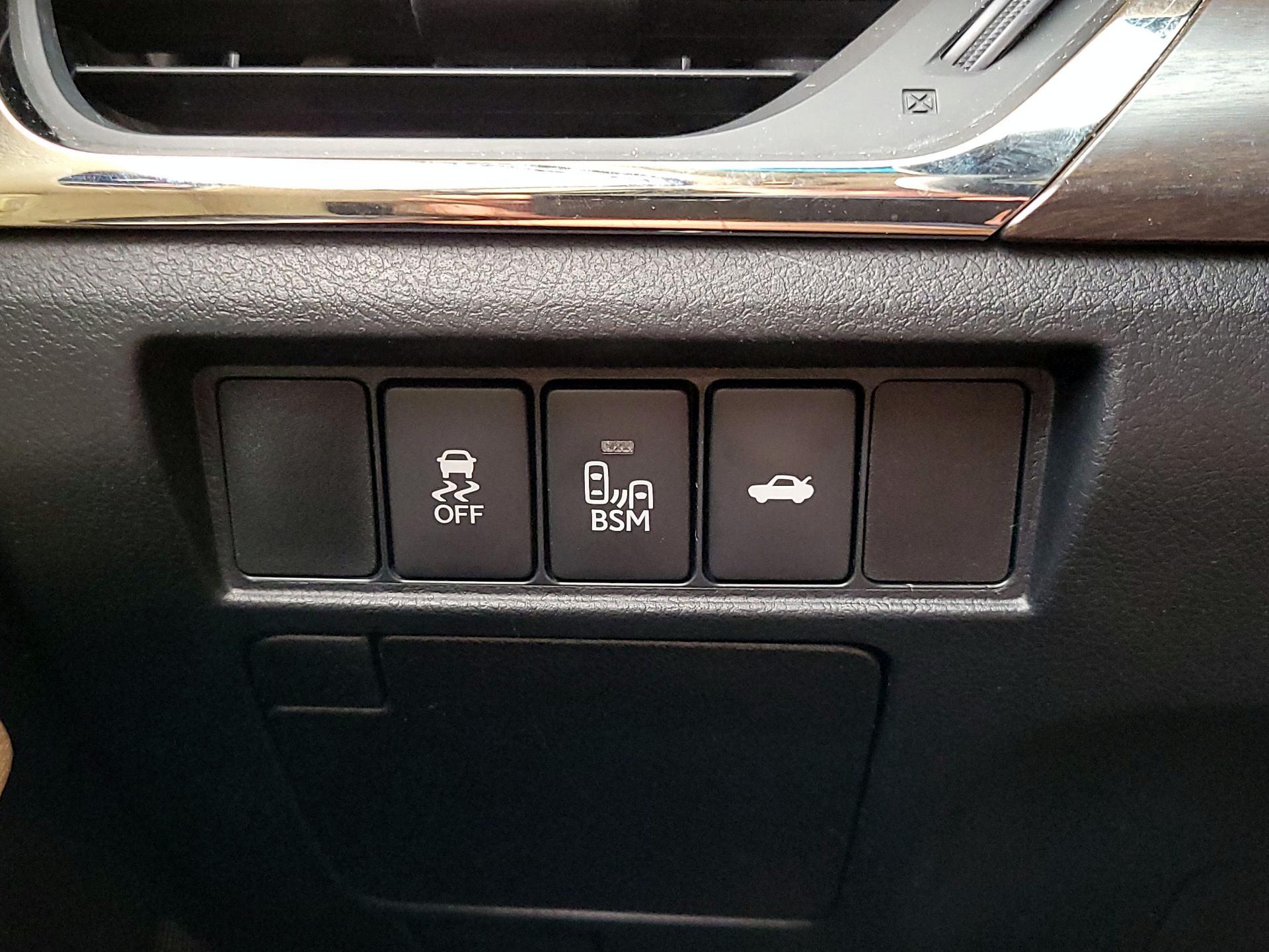 Thumbnail: 2016 Toyota Avalon - 13