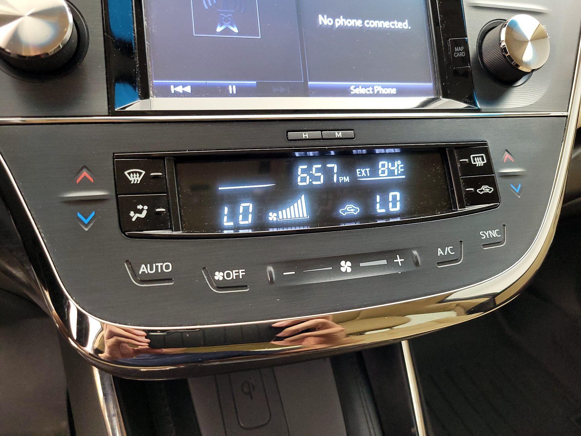 Thumbnail: 2016 Toyota Avalon - 17