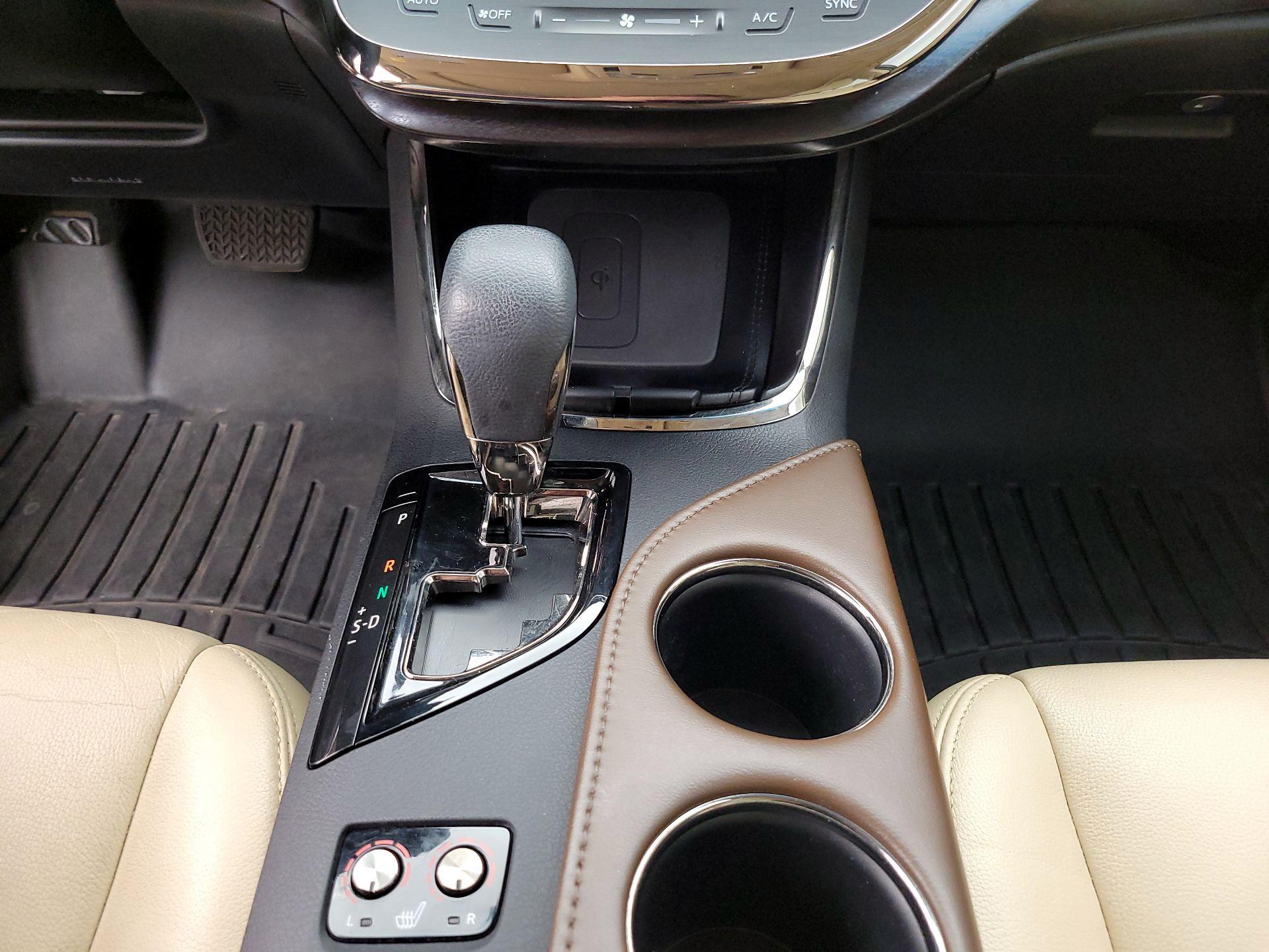 Thumbnail: 2016 Toyota Avalon - 18