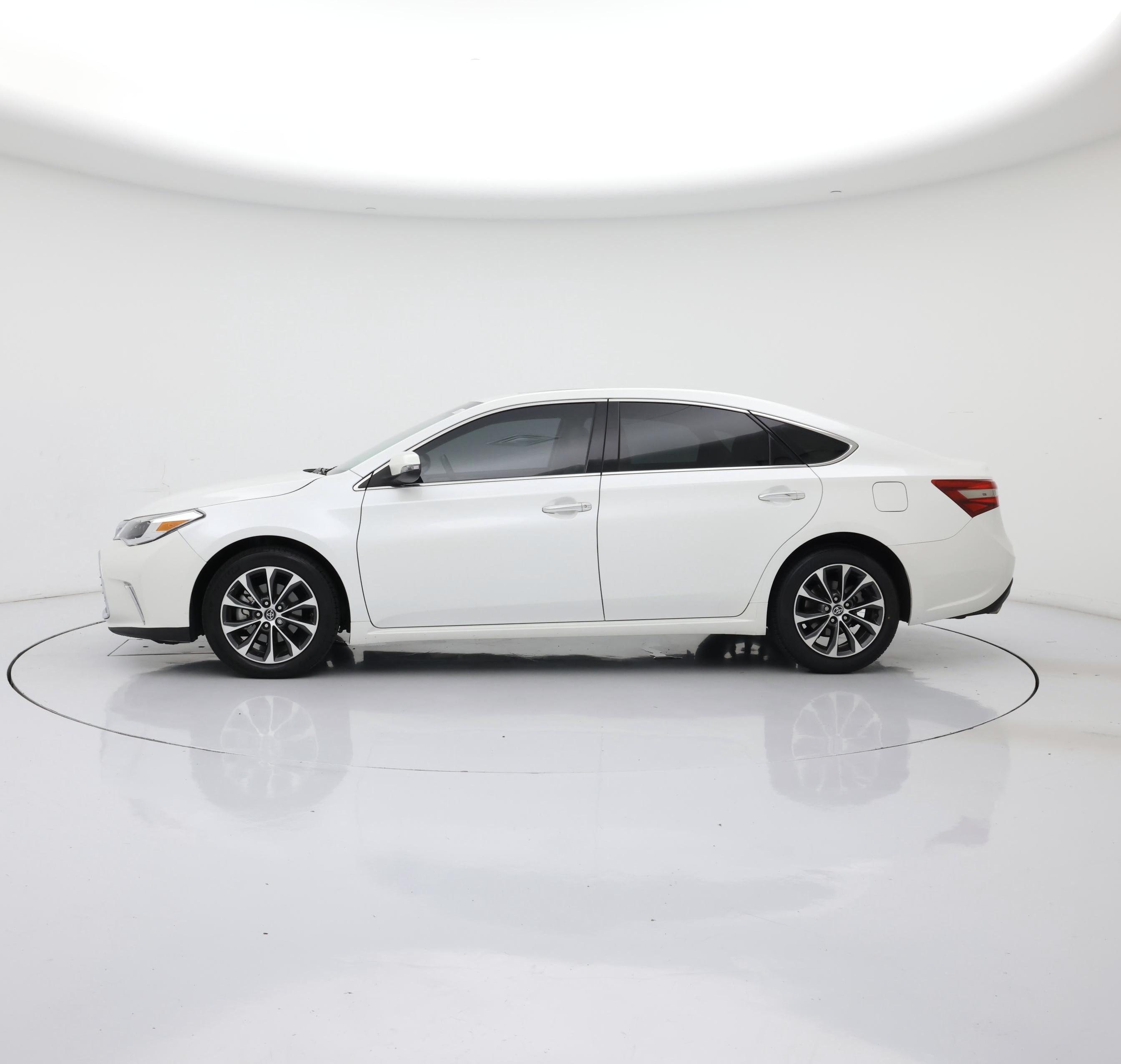 Thumbnail: 2016 Toyota Avalon - 3