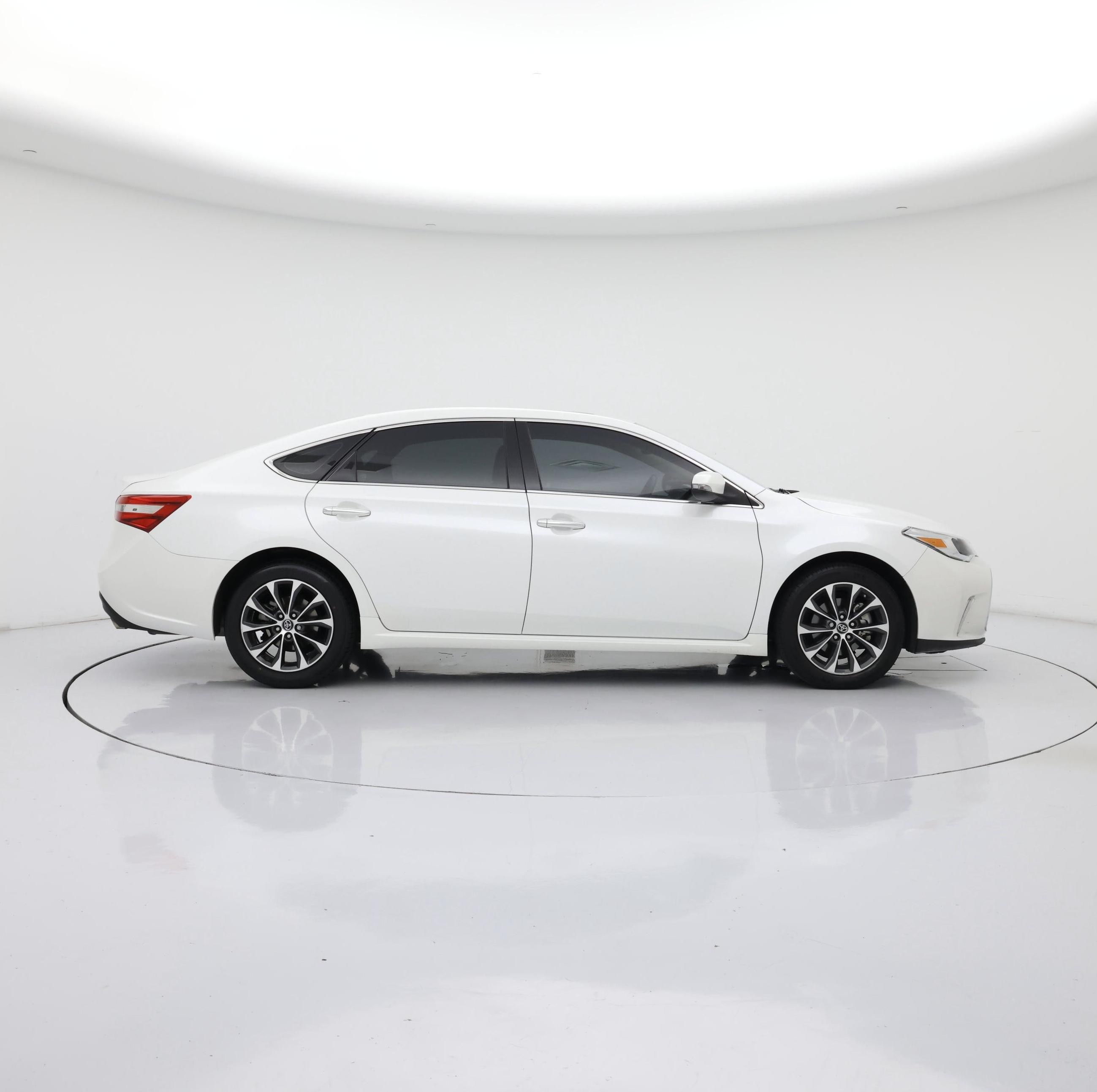 Thumbnail: 2016 Toyota Avalon - 7
