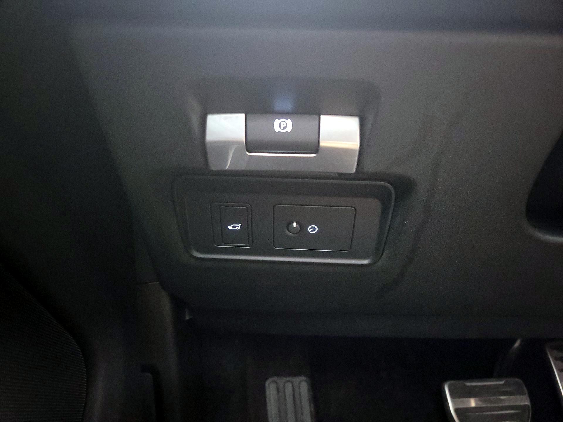 Thumbnail: 2021 Land Rover Range Rover Evoque - 13