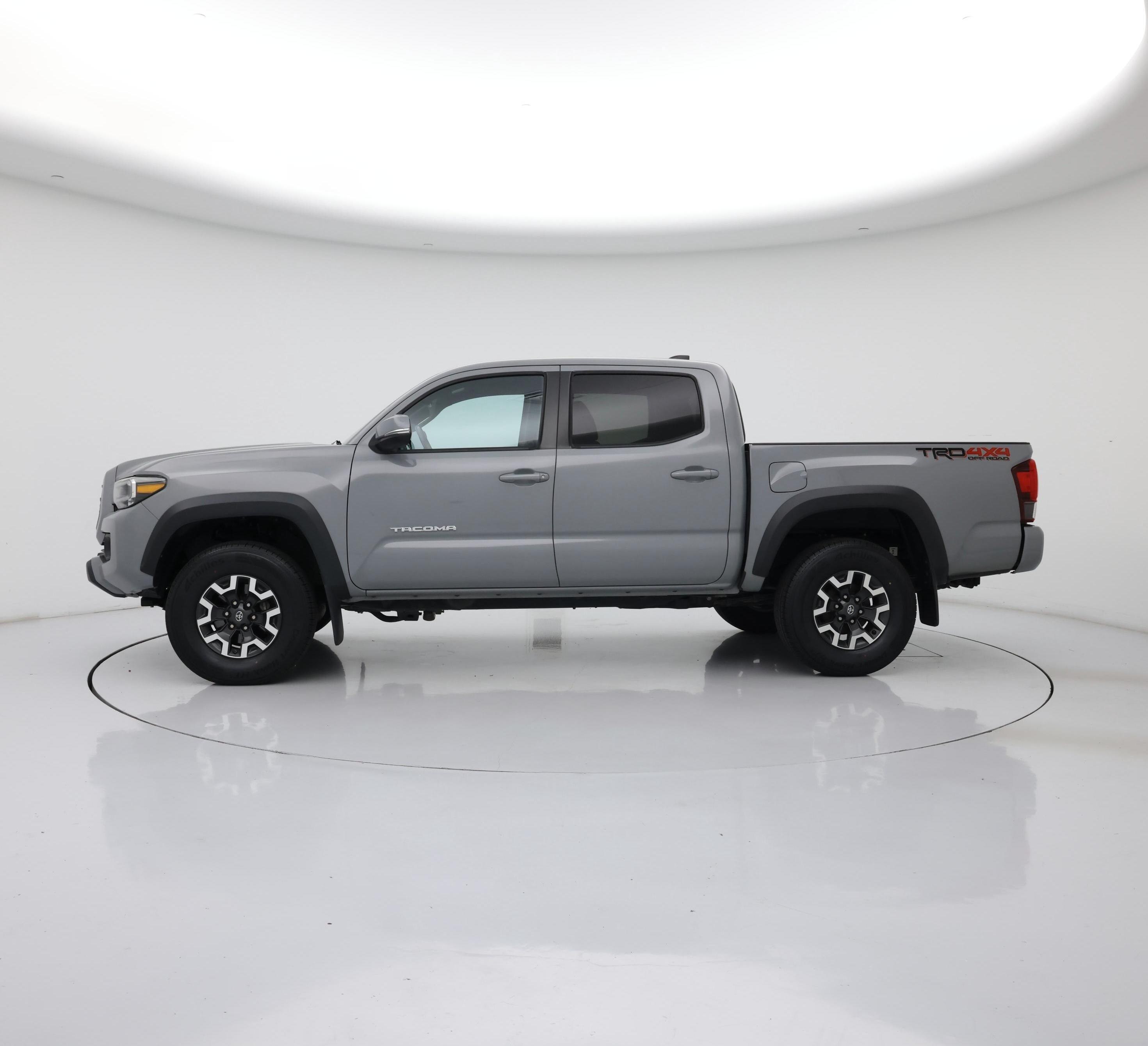 Thumbnail: 2020 Toyota Tacoma - 3