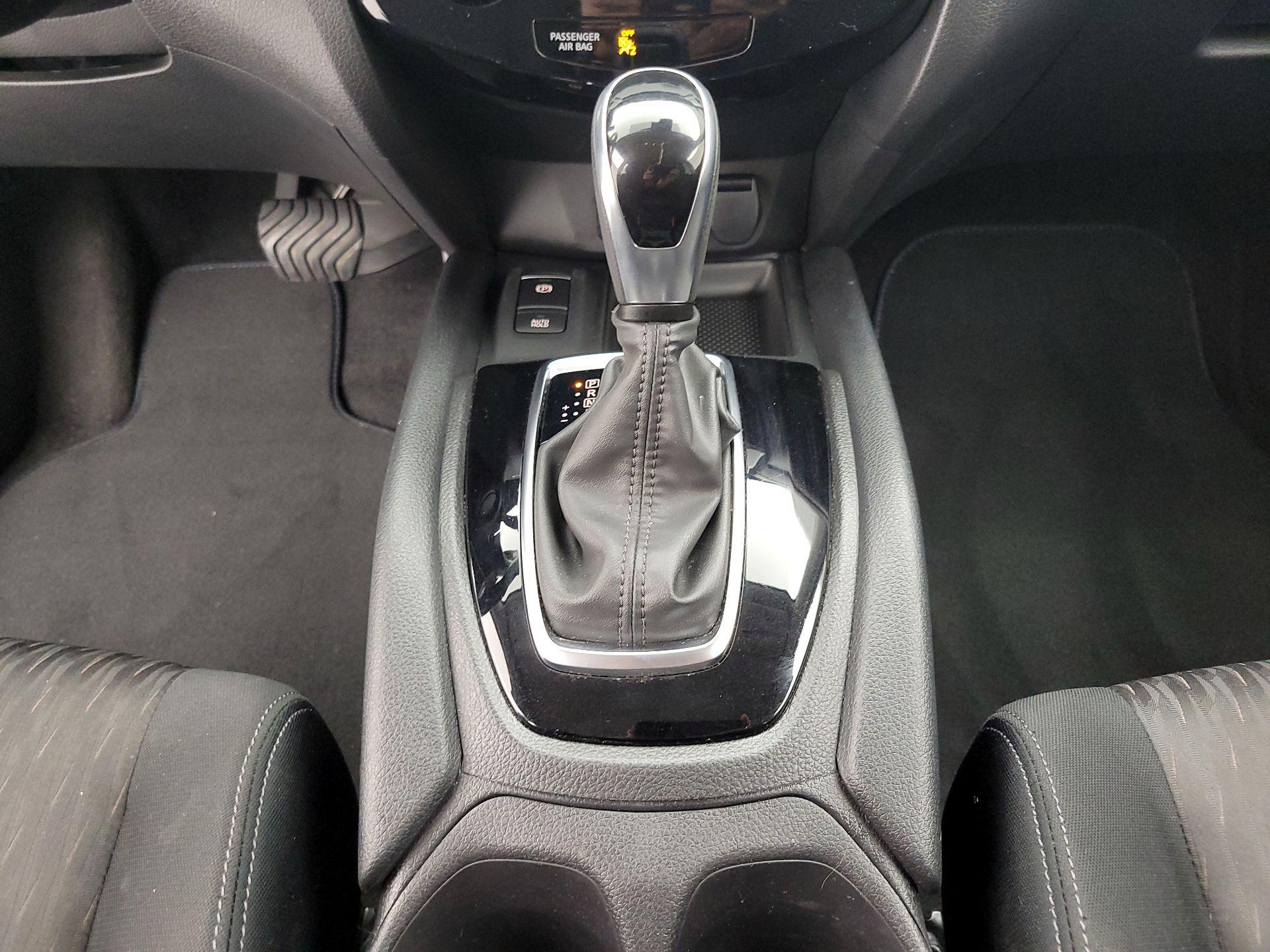 Thumbnail: 2020 Nissan Rogue - 18