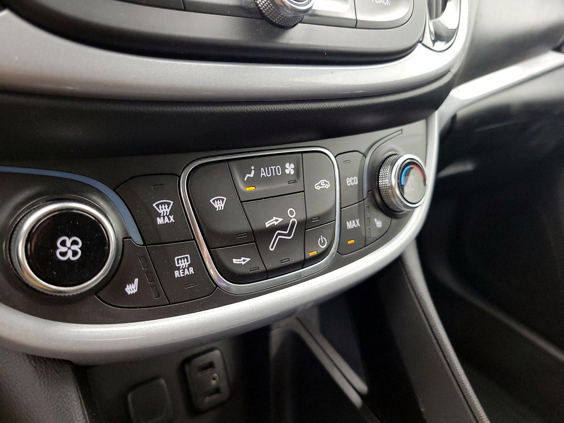 Thumbnail: 2016 Chevrolet Volt - 17