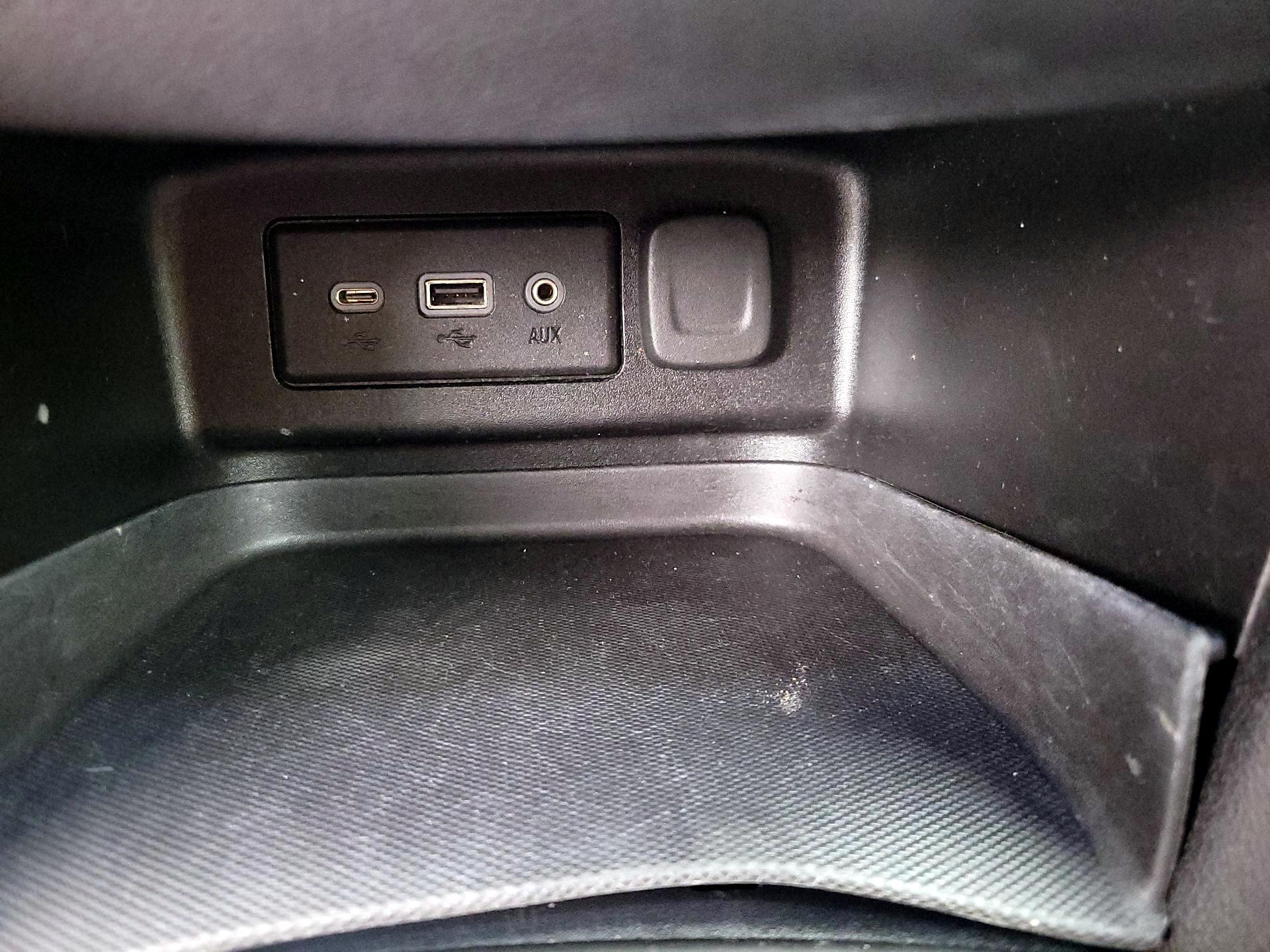 Thumbnail: 2020 Chevrolet Equinox - 18
