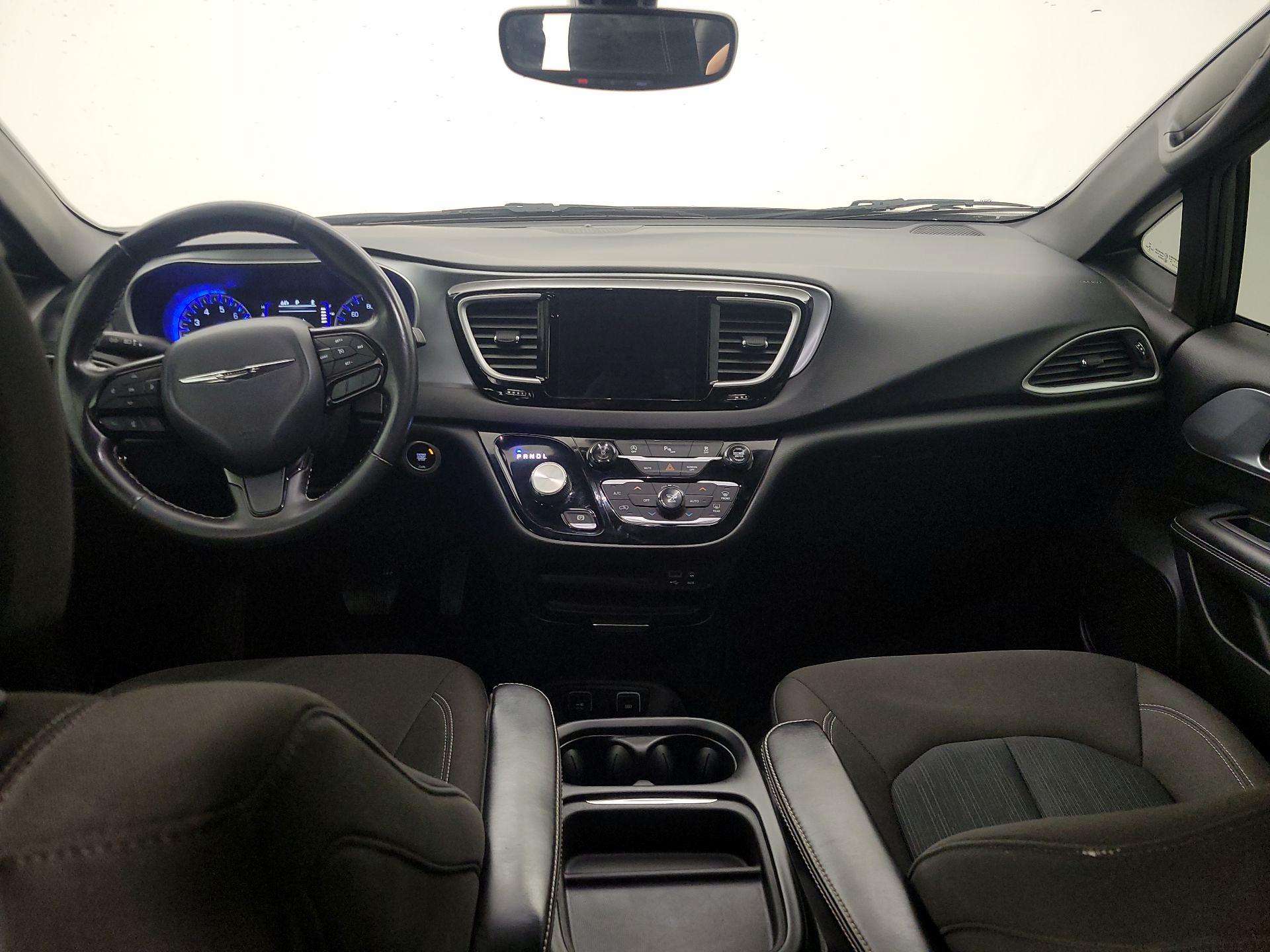 Thumbnail: 2020 Chrysler Pacifica - 9