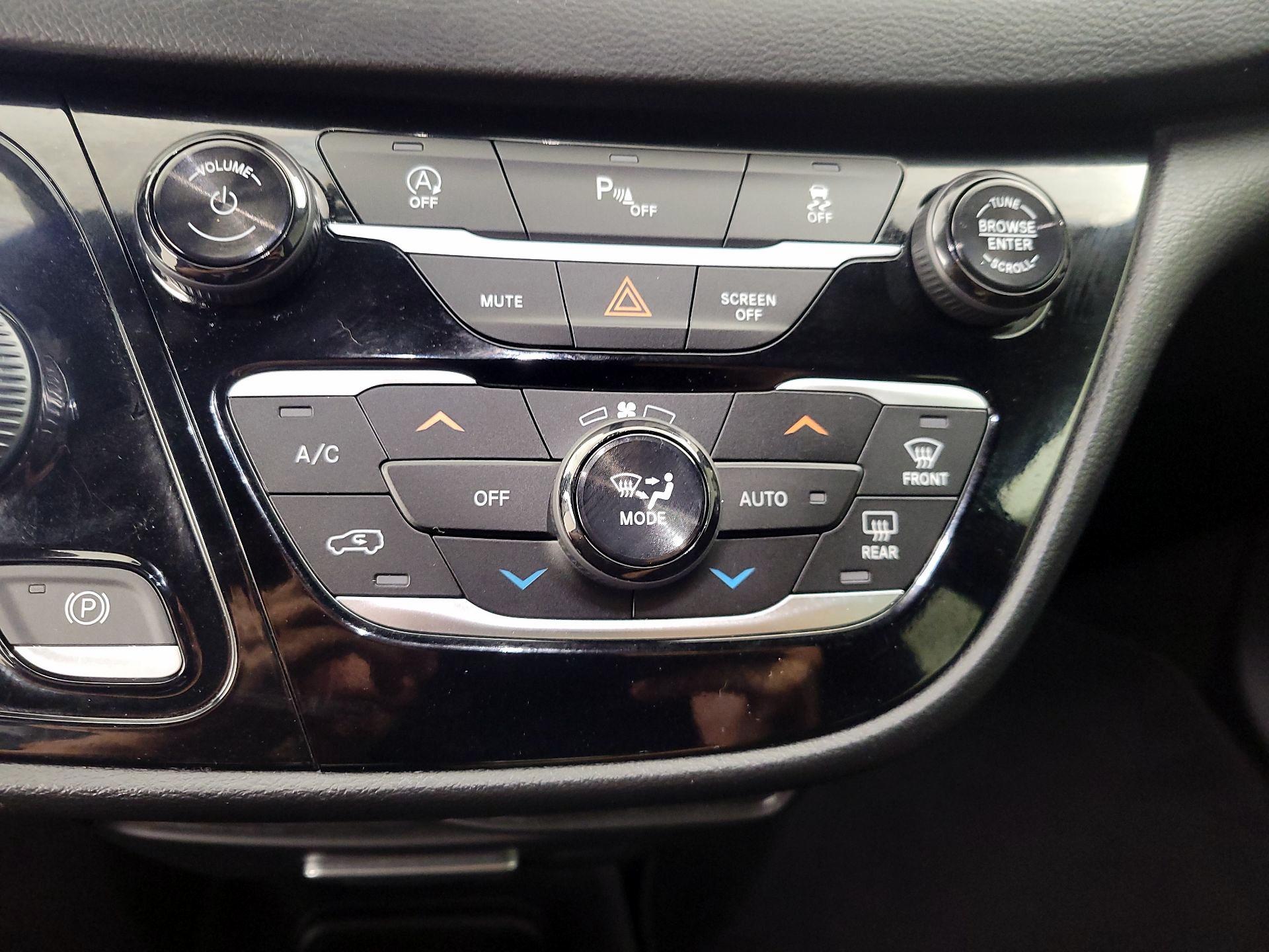Thumbnail: 2020 Chrysler Pacifica - 16