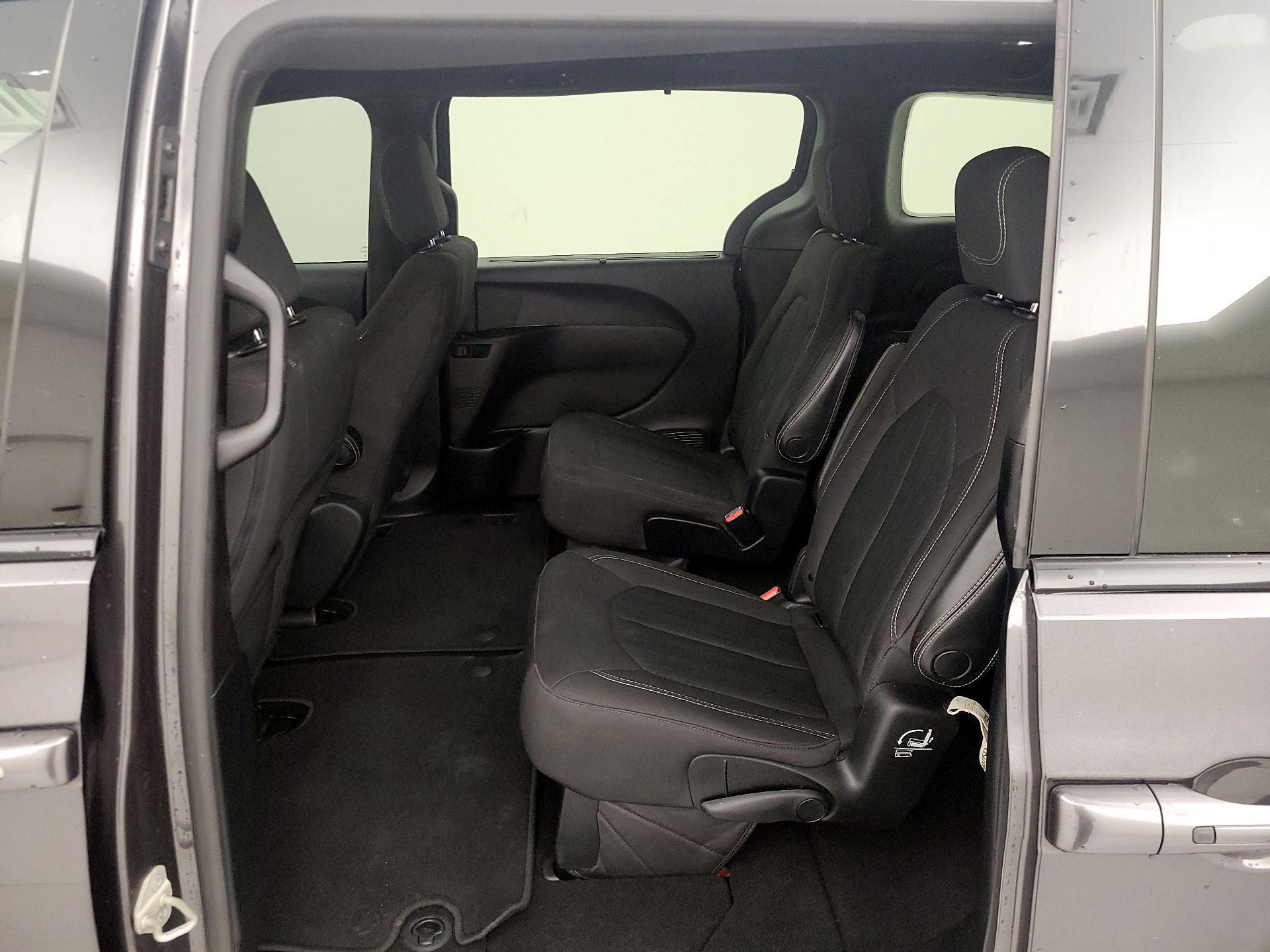 Thumbnail: 2020 Chrysler Pacifica - 19