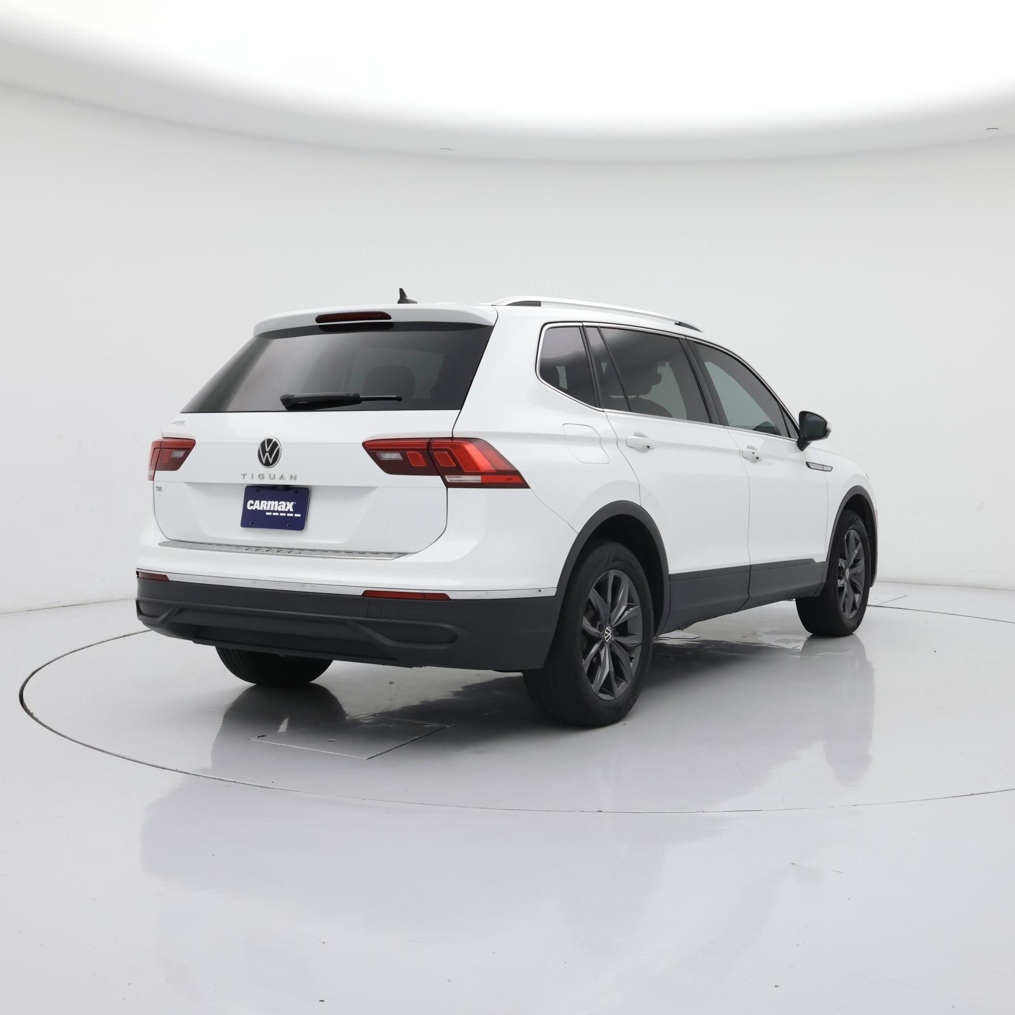 Thumbnail: 2022 Volkswagen Tiguan - 8