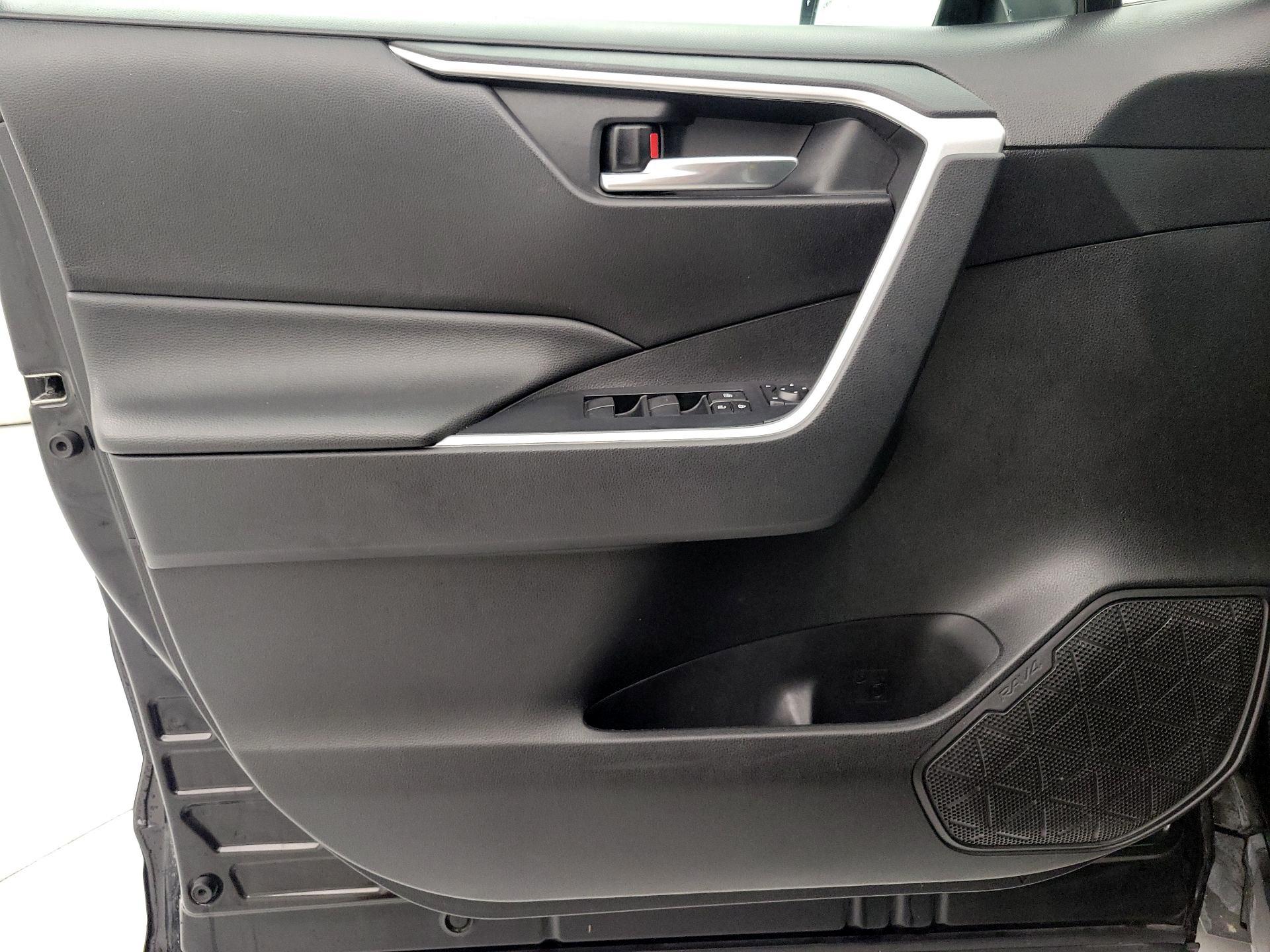 Thumbnail: 2021 Toyota RAV4 - 12