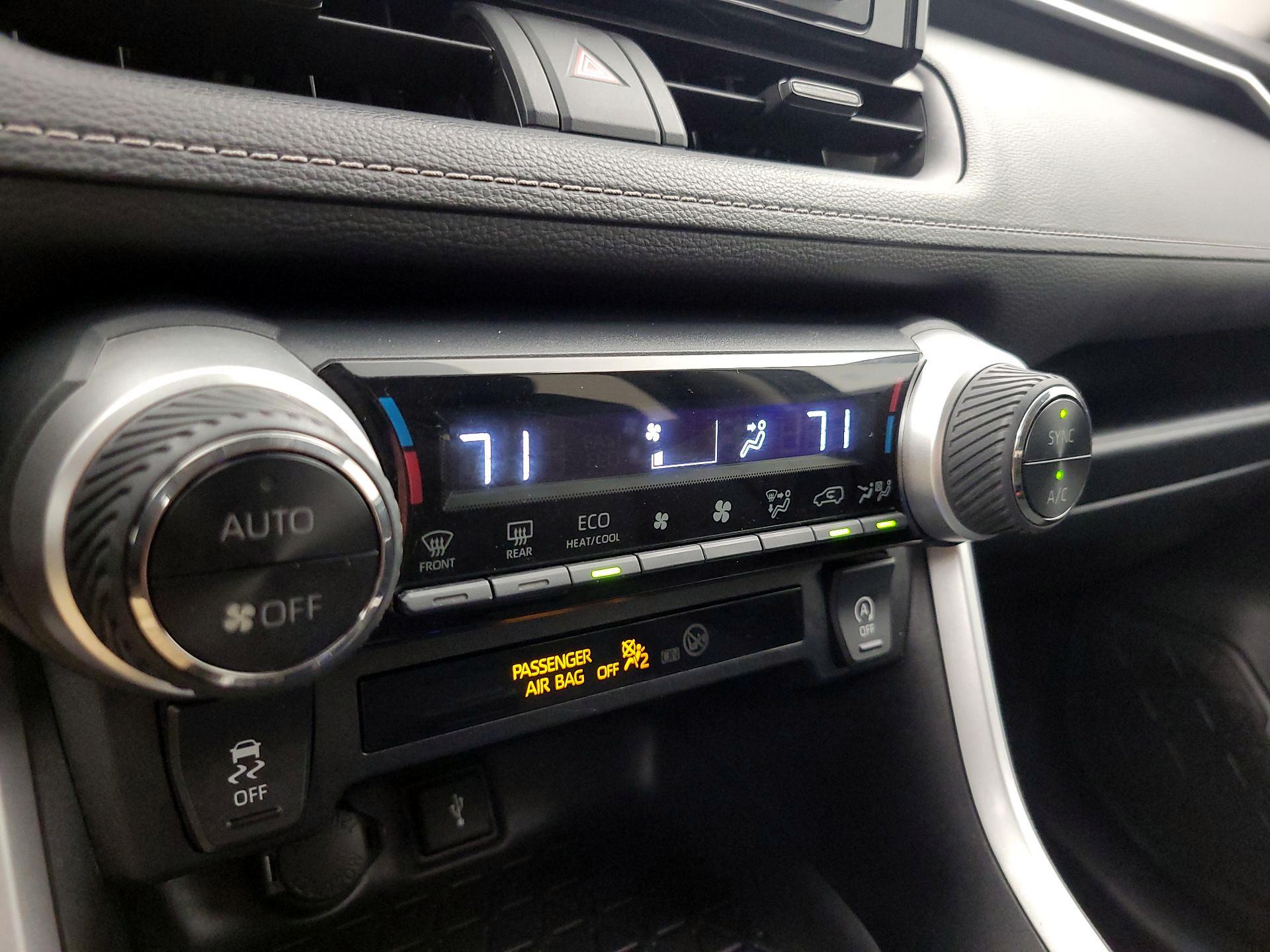 Thumbnail: 2021 Toyota RAV4 - 16