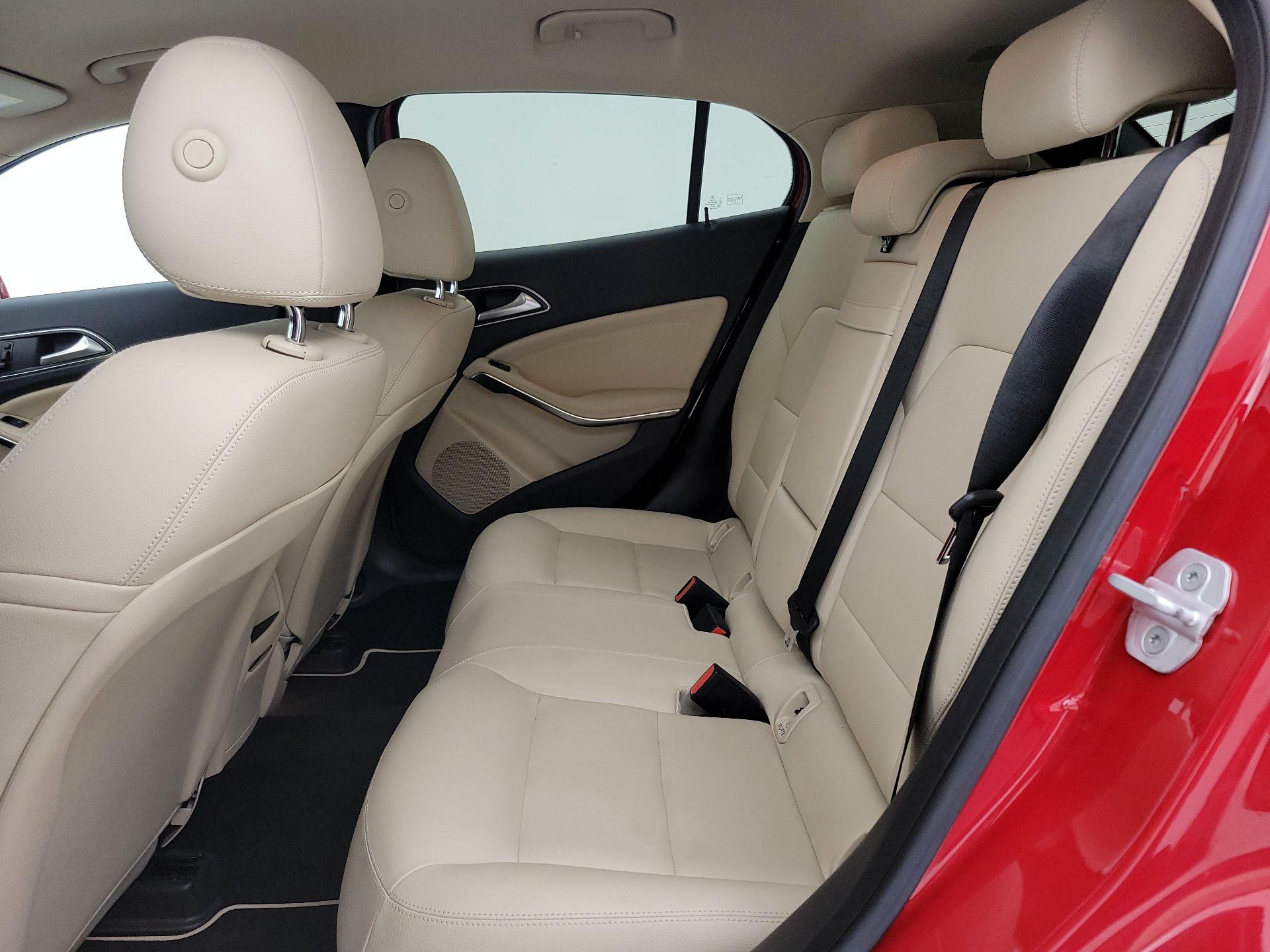 Thumbnail: 2015 Mercedes-Benz GLA - 19