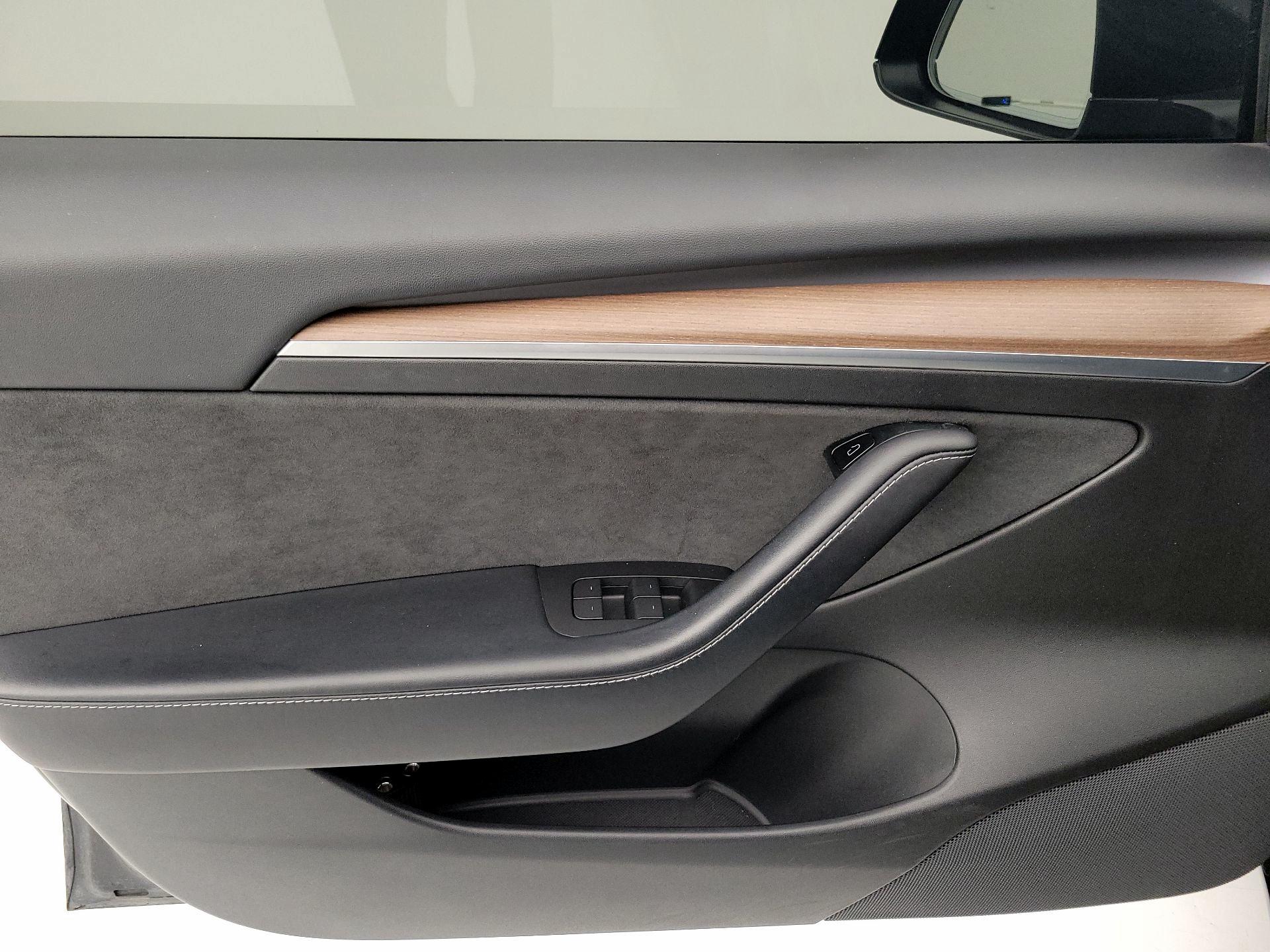 Thumbnail: 2021 Tesla Model 3 - 12