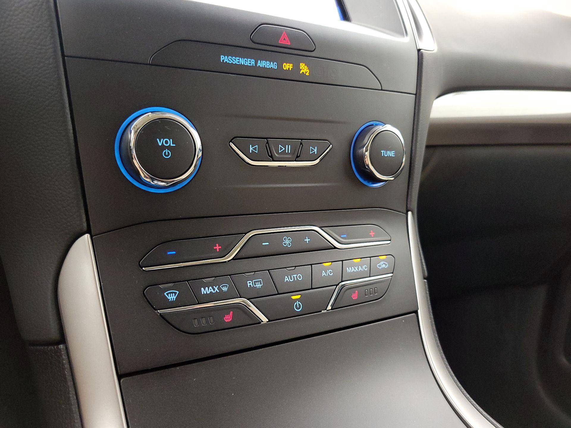 Thumbnail: 2020 Ford Edge - 17