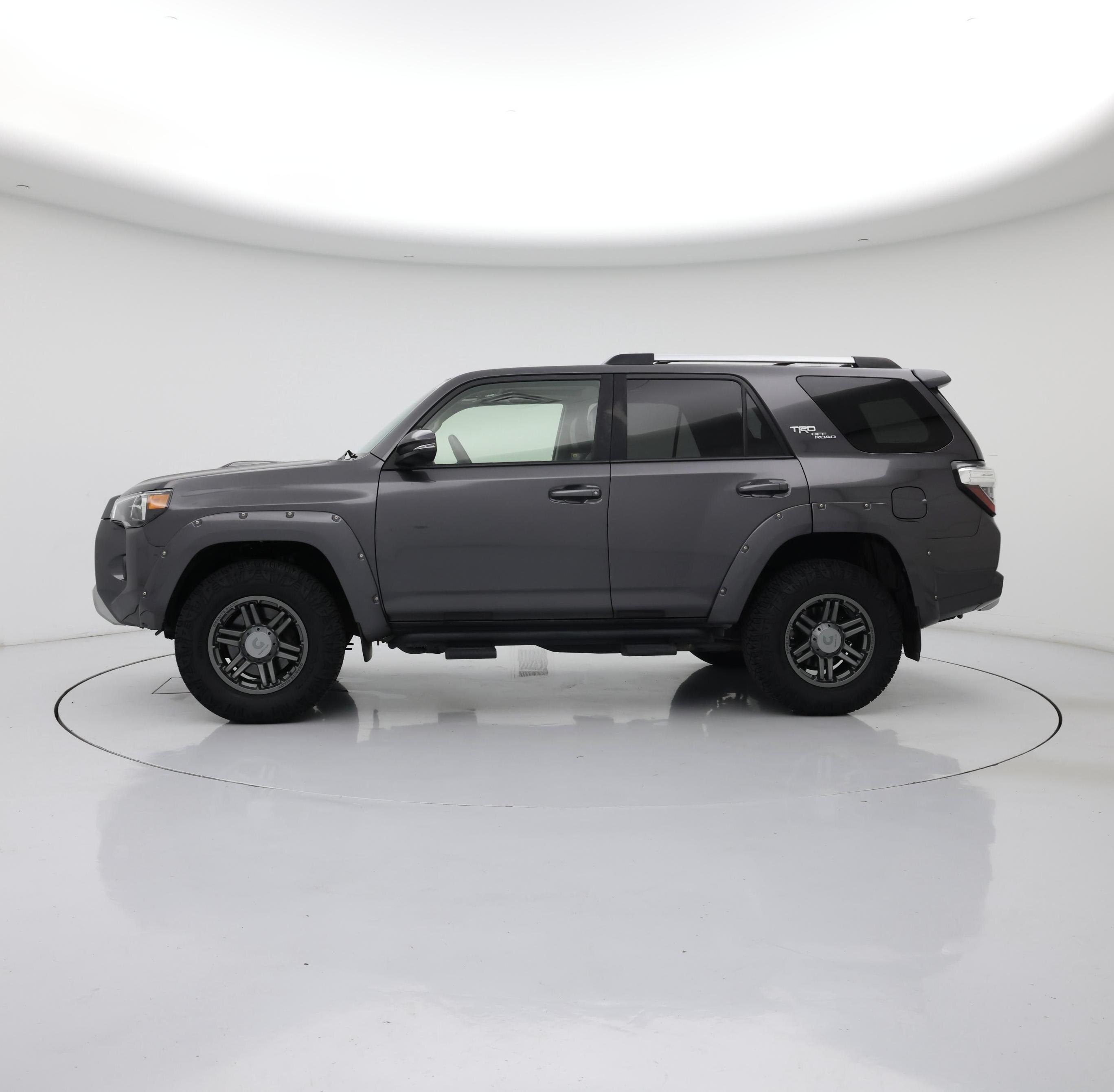 Thumbnail: 2017 Toyota 4Runner - 3