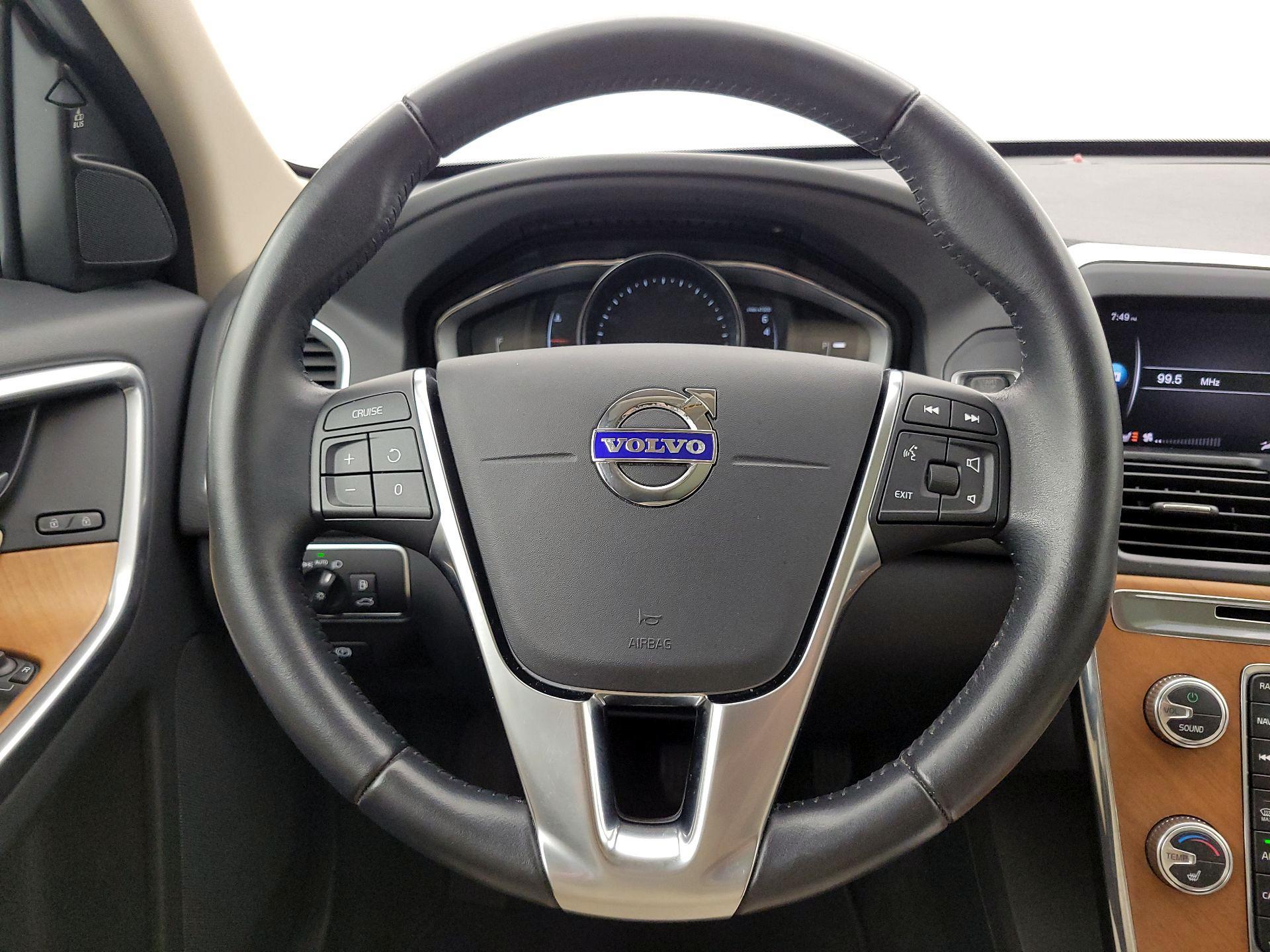 Thumbnail: 2017 Volvo XC60 - 10