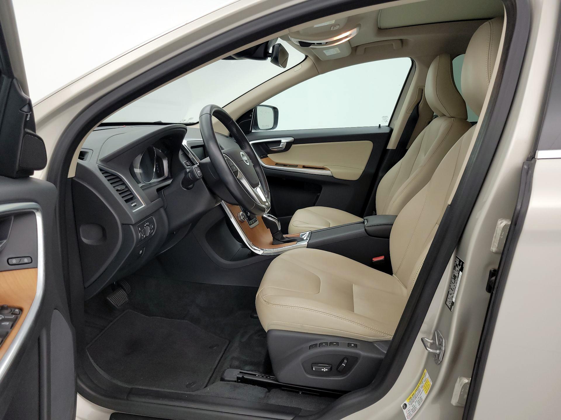 Thumbnail: 2017 Volvo XC60 - 11