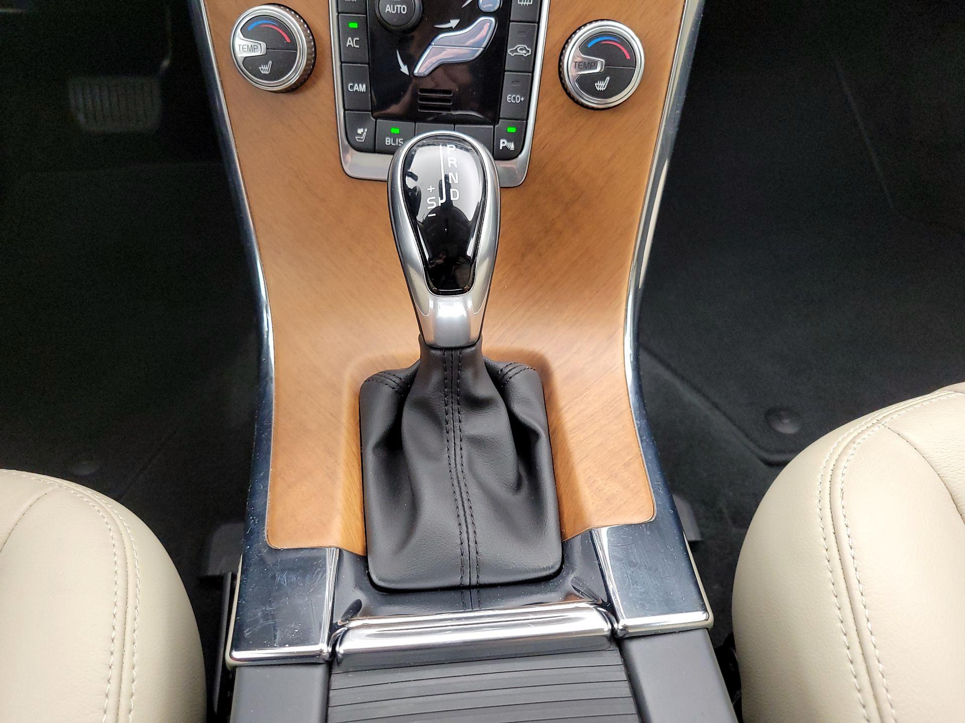 Thumbnail: 2017 Volvo XC60 - 17
