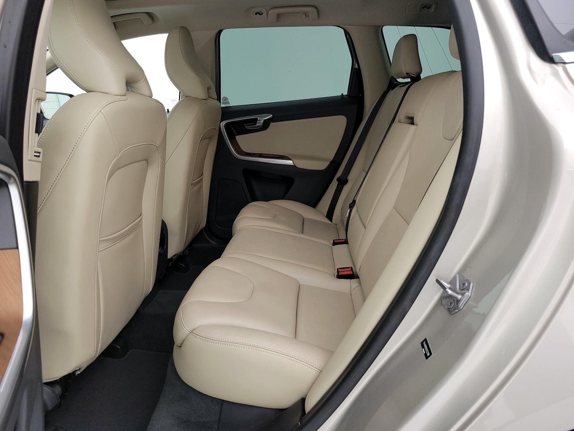 Thumbnail: 2017 Volvo XC60 - 20