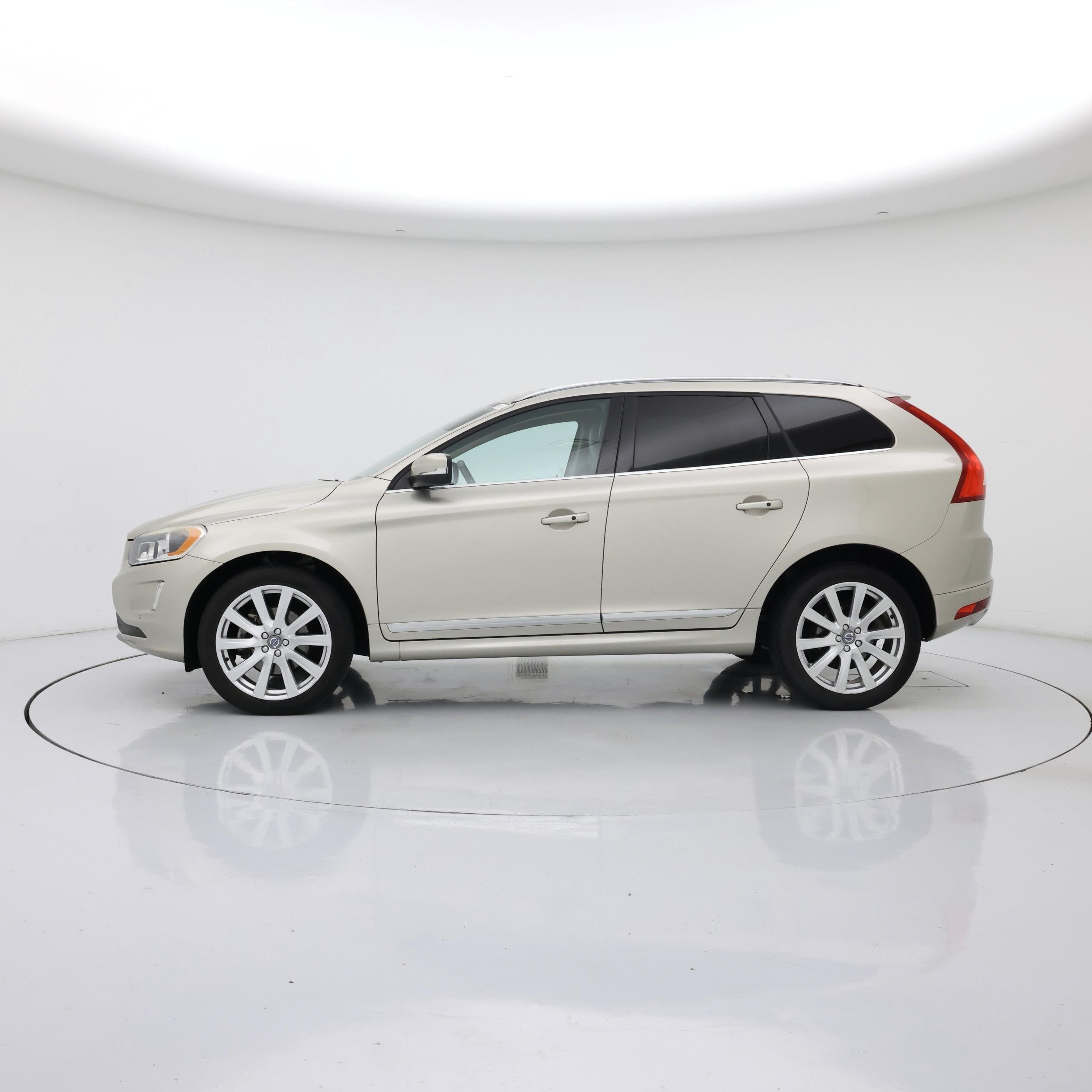 Thumbnail: 2017 Volvo XC60 - 3
