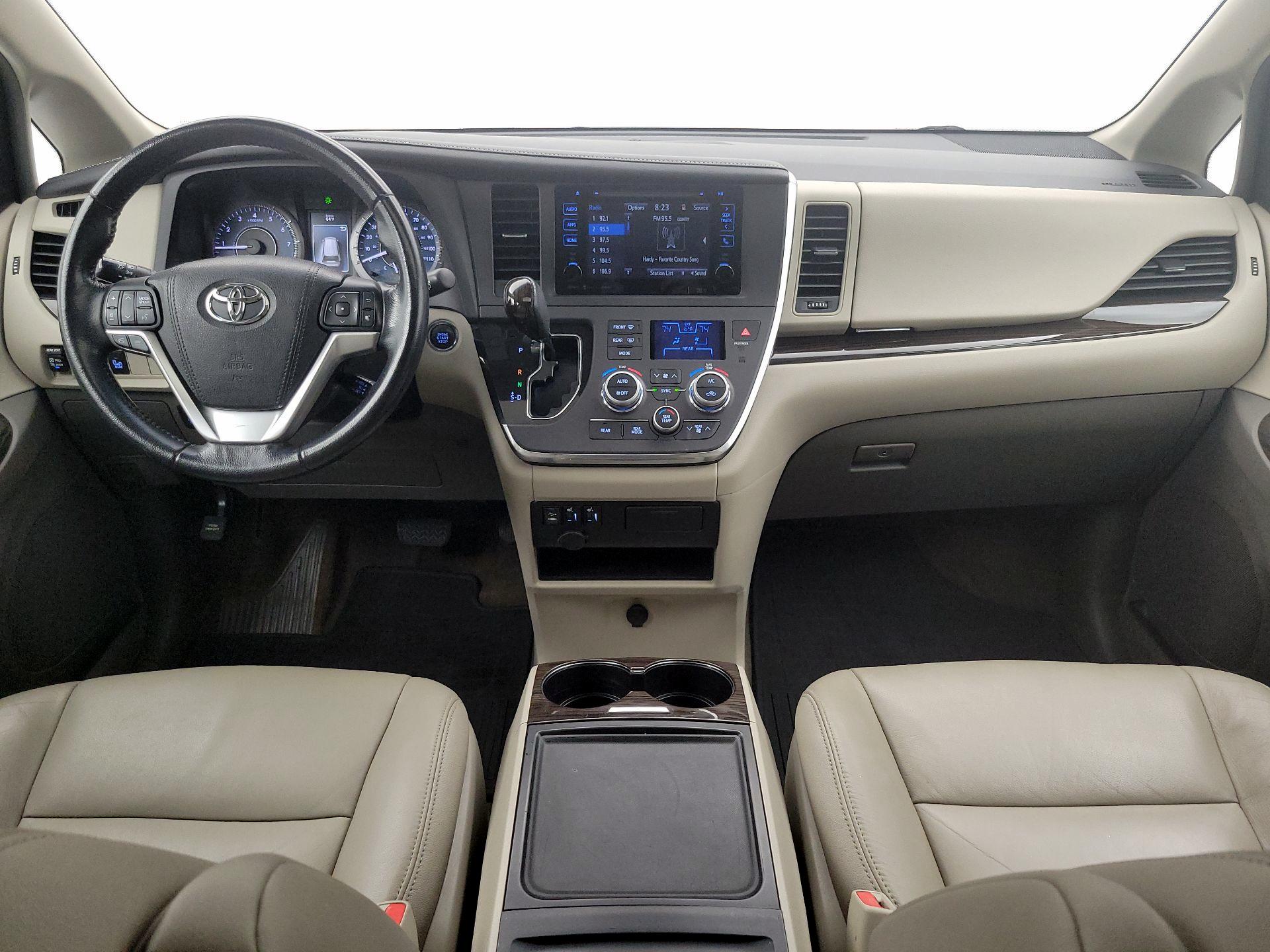 Thumbnail: 2016 Toyota Sienna - 9