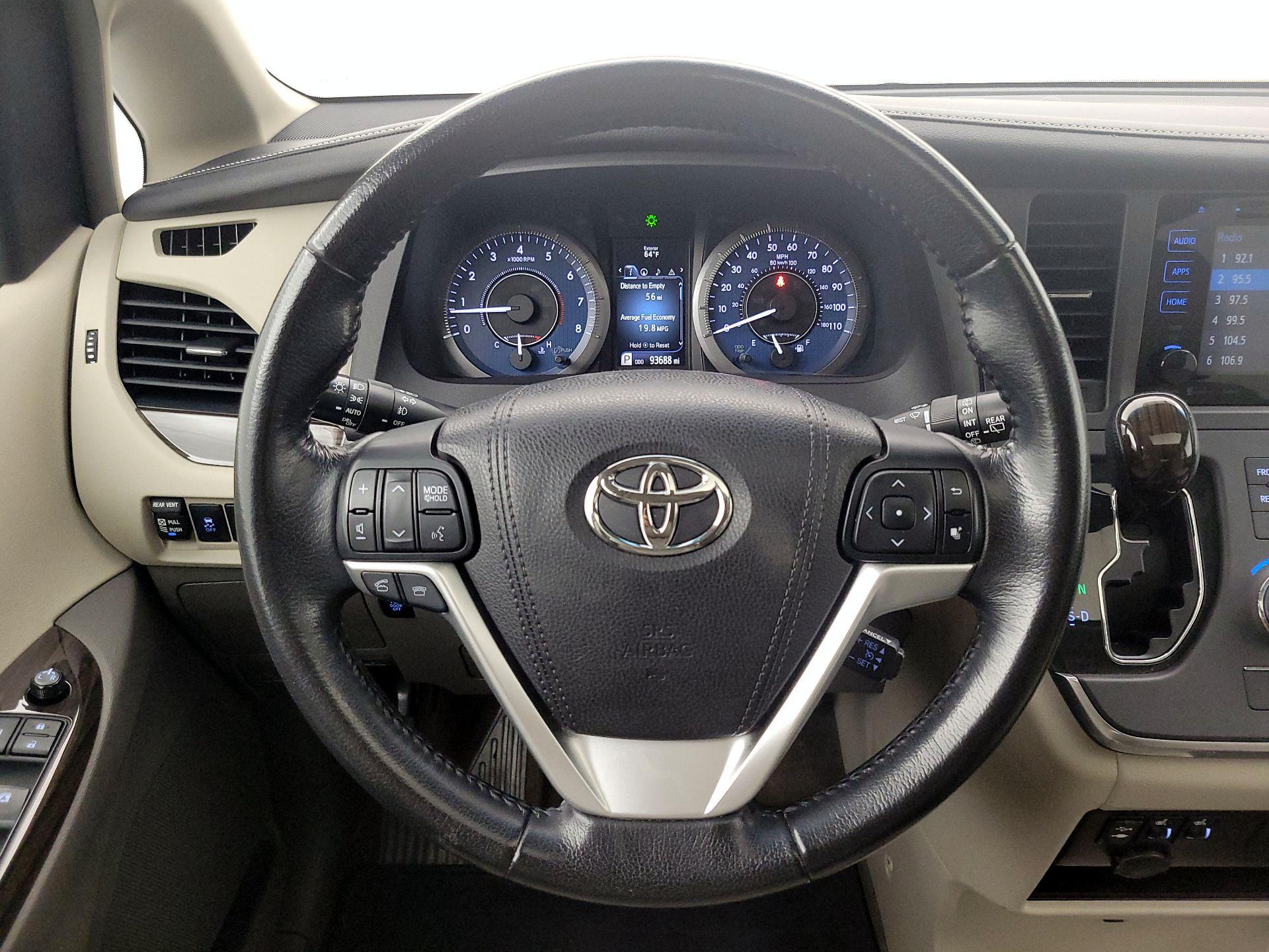 Thumbnail: 2016 Toyota Sienna - 10