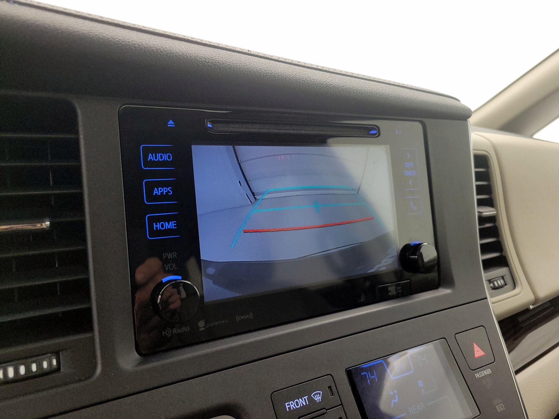 Thumbnail: 2016 Toyota Sienna - 15