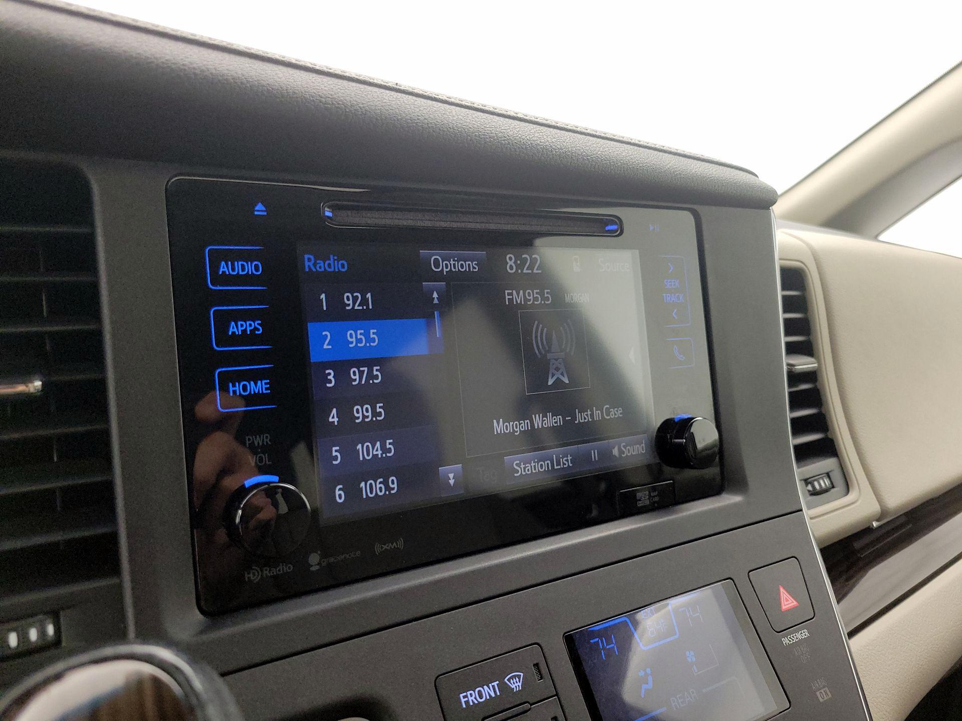 Thumbnail: 2016 Toyota Sienna - 16