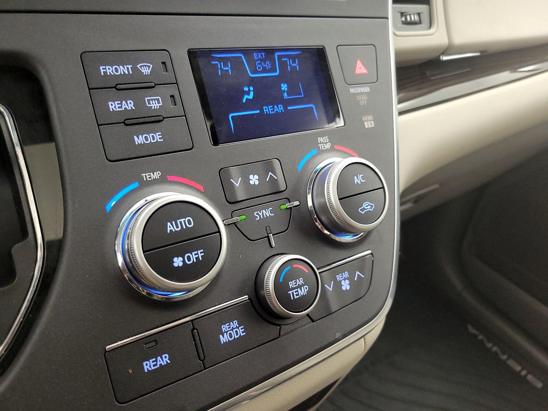 Thumbnail: 2016 Toyota Sienna - 17