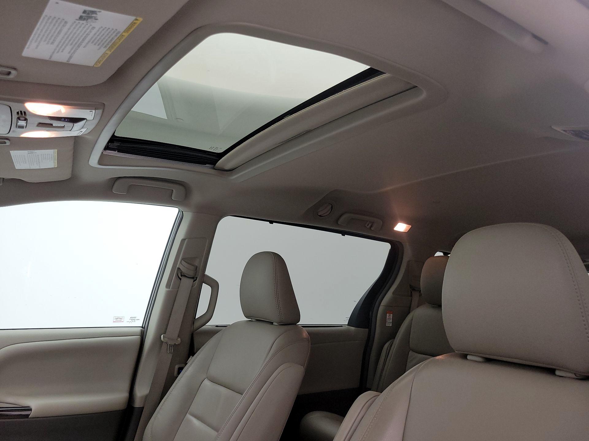 Thumbnail: 2016 Toyota Sienna - 20