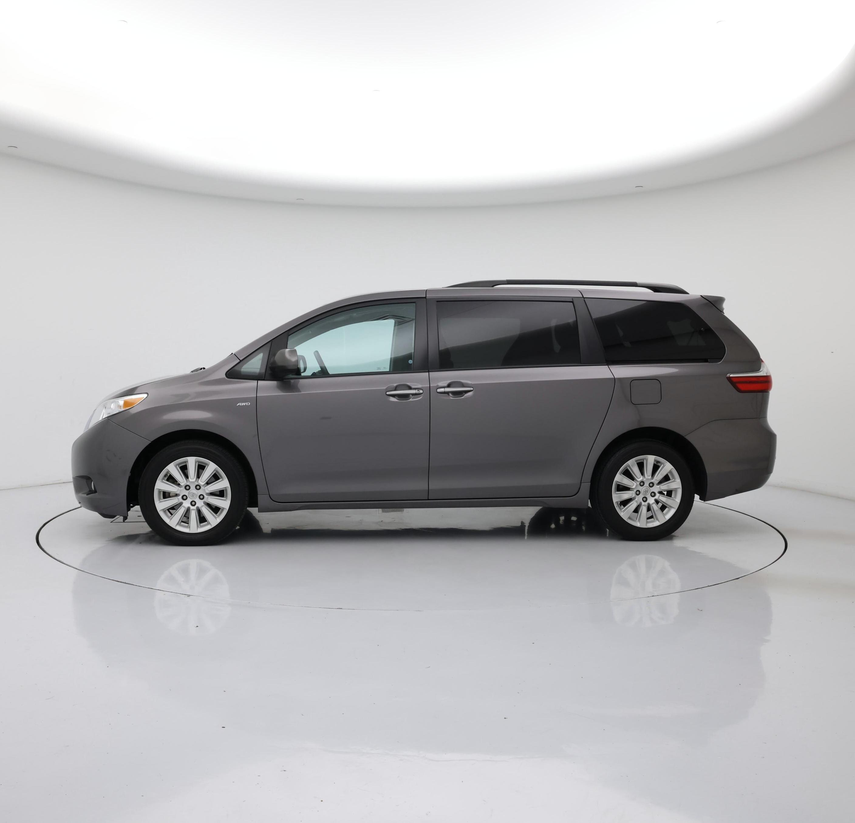 Thumbnail: 2016 Toyota Sienna - 3